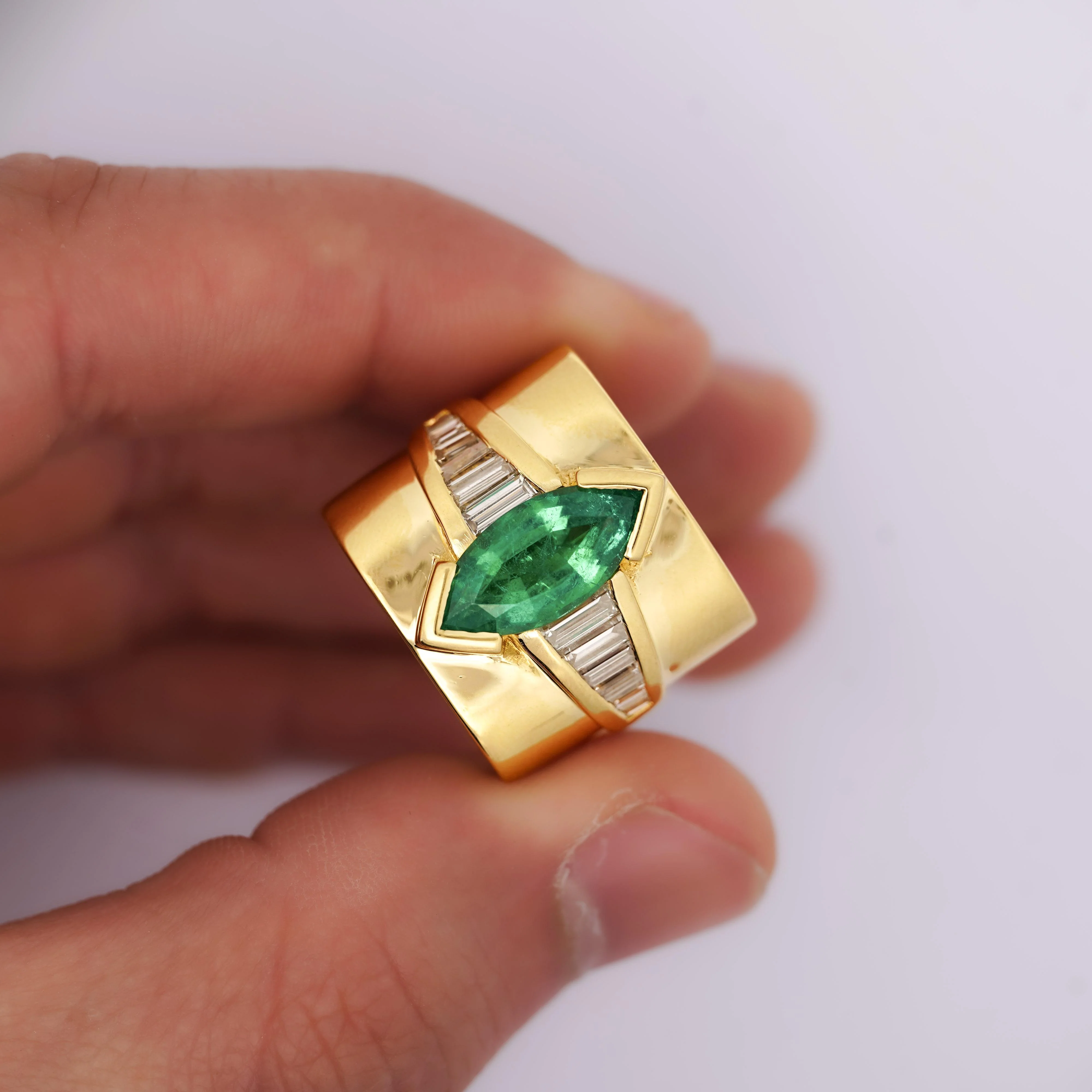 5 Carat Marquise Emerald & Baguette Diamond Channel 18K Gold Vintage Ring - Image 2