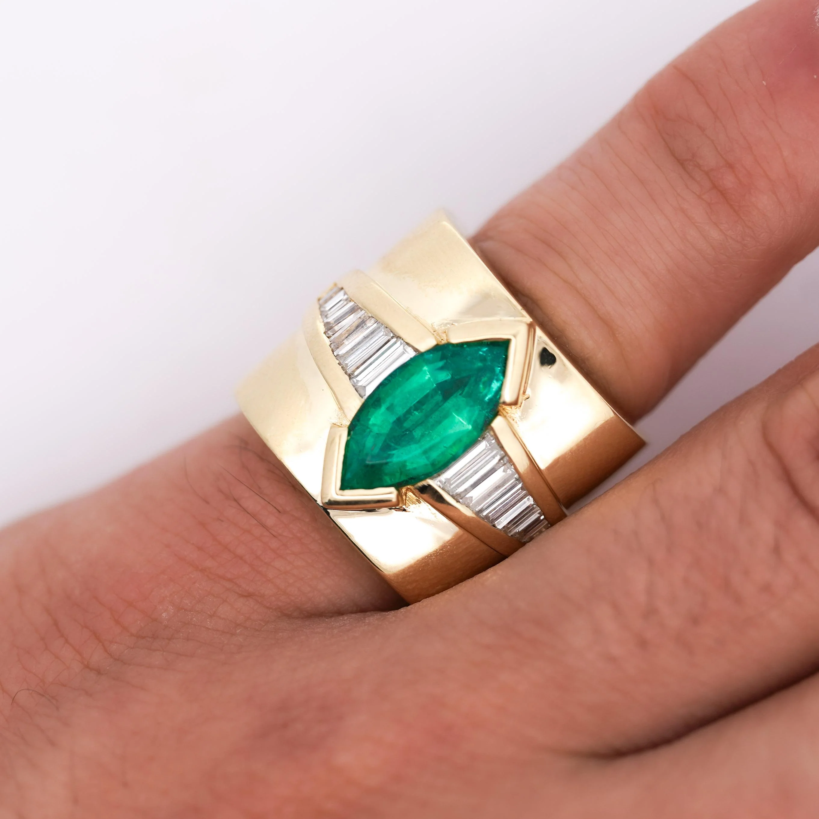 5 Carat Marquise Emerald & Baguette Diamond Channel 18K Gold Vintage Ring - Image 8