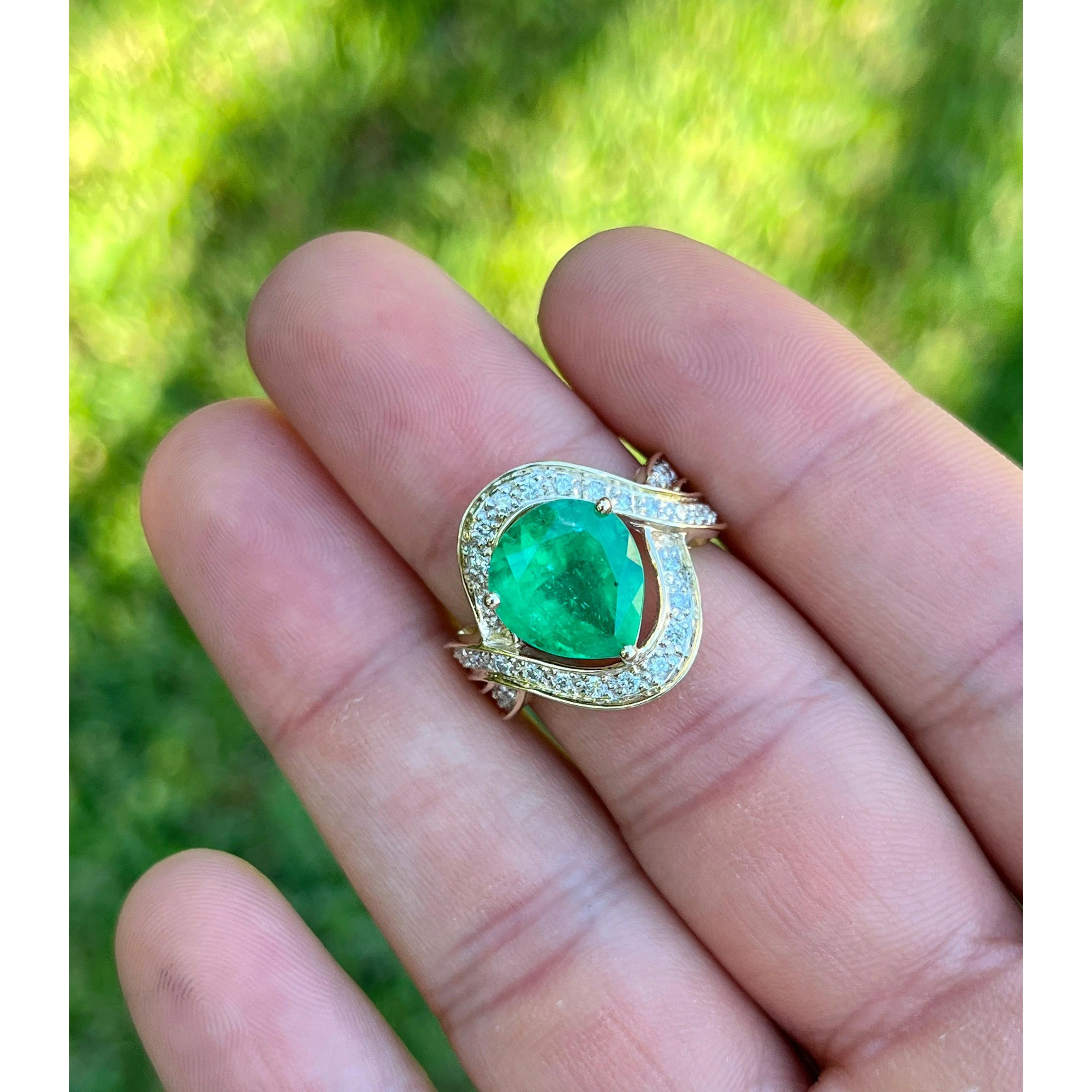 Vintage 5 Carat Pear Cut Emerald Crossover Double Split Shank 14K Gold Ring - Image 7