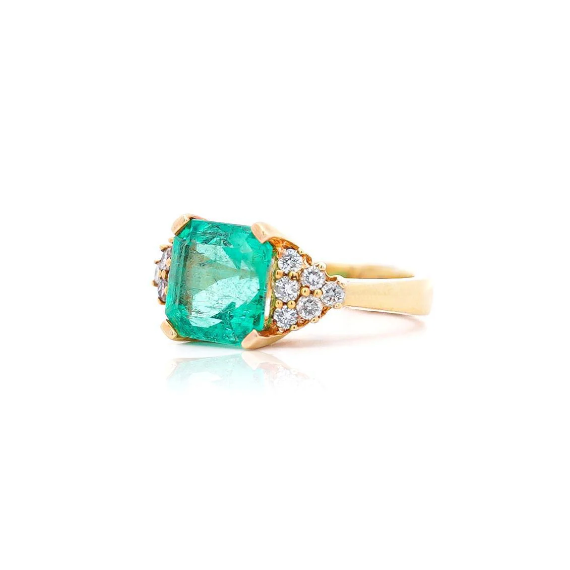5 Ct Colombian Emerald and Diamond Cluster Side 14K Gold Ring - Image 3