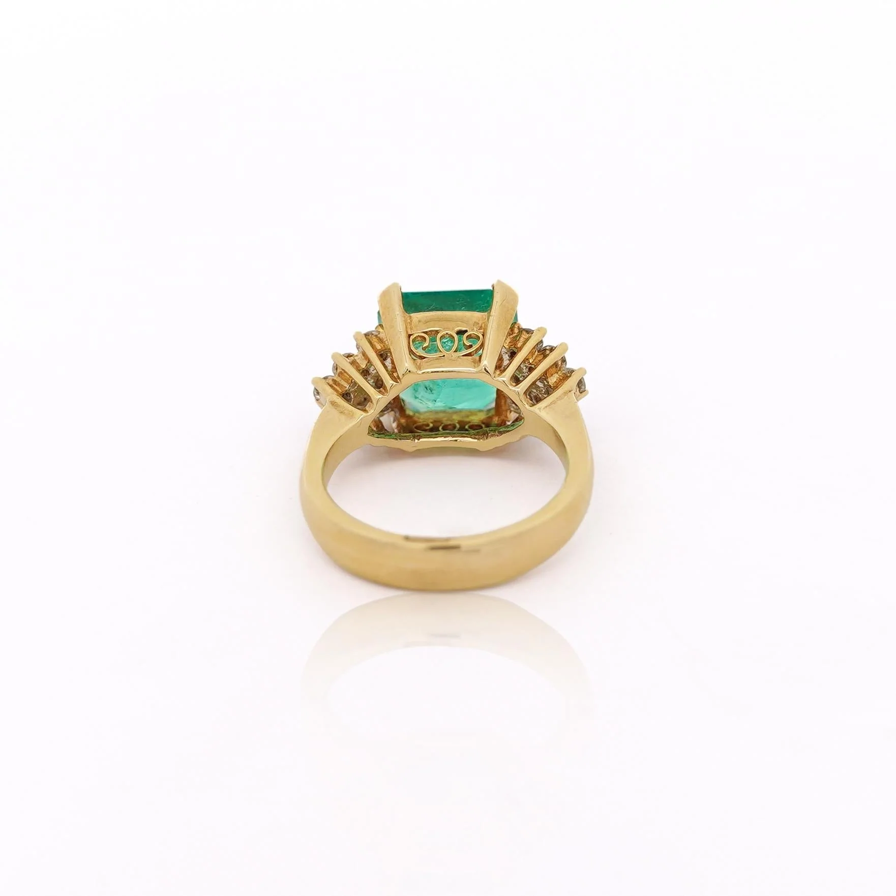 5 Ct Colombian Emerald and Diamond Cluster Side 14K Gold Ring - Image 5