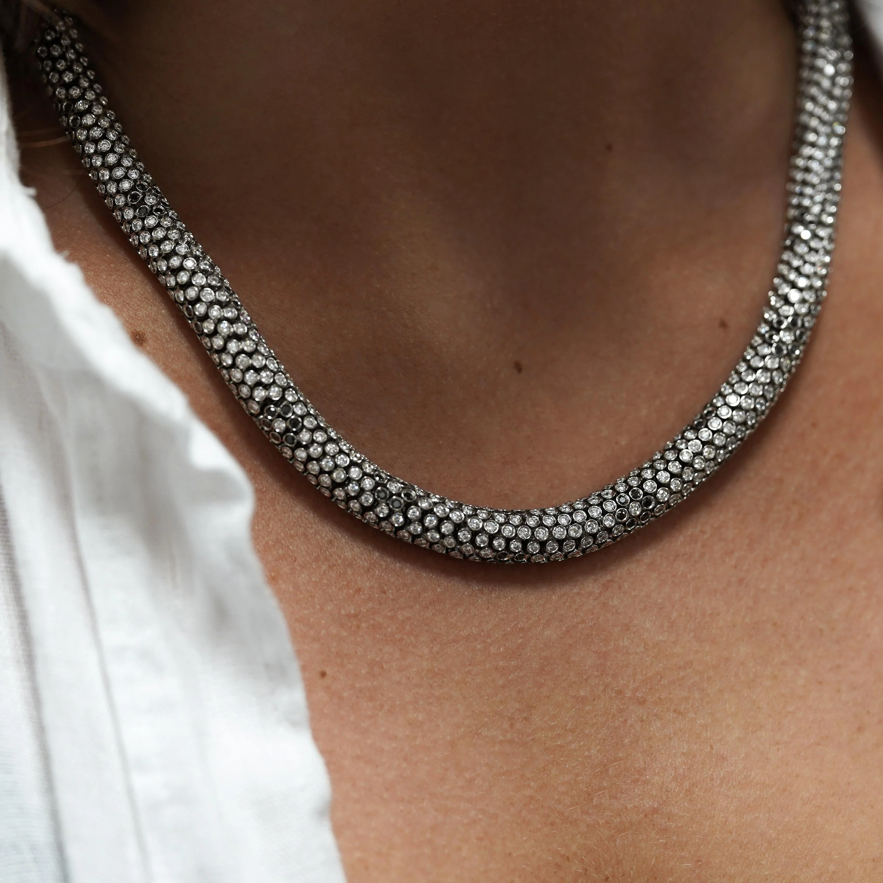 50 Carat Round Cut Diamond Cylinder Undulating Necklace in 18k - Image 9