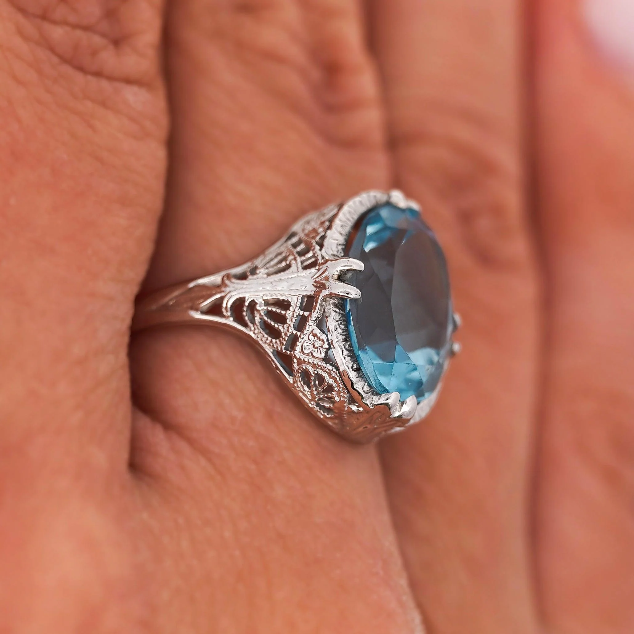 6.22 Carat Oval Aquamarine in Engraved 14K White Gold Edwardian Filigree Ring - Image 4