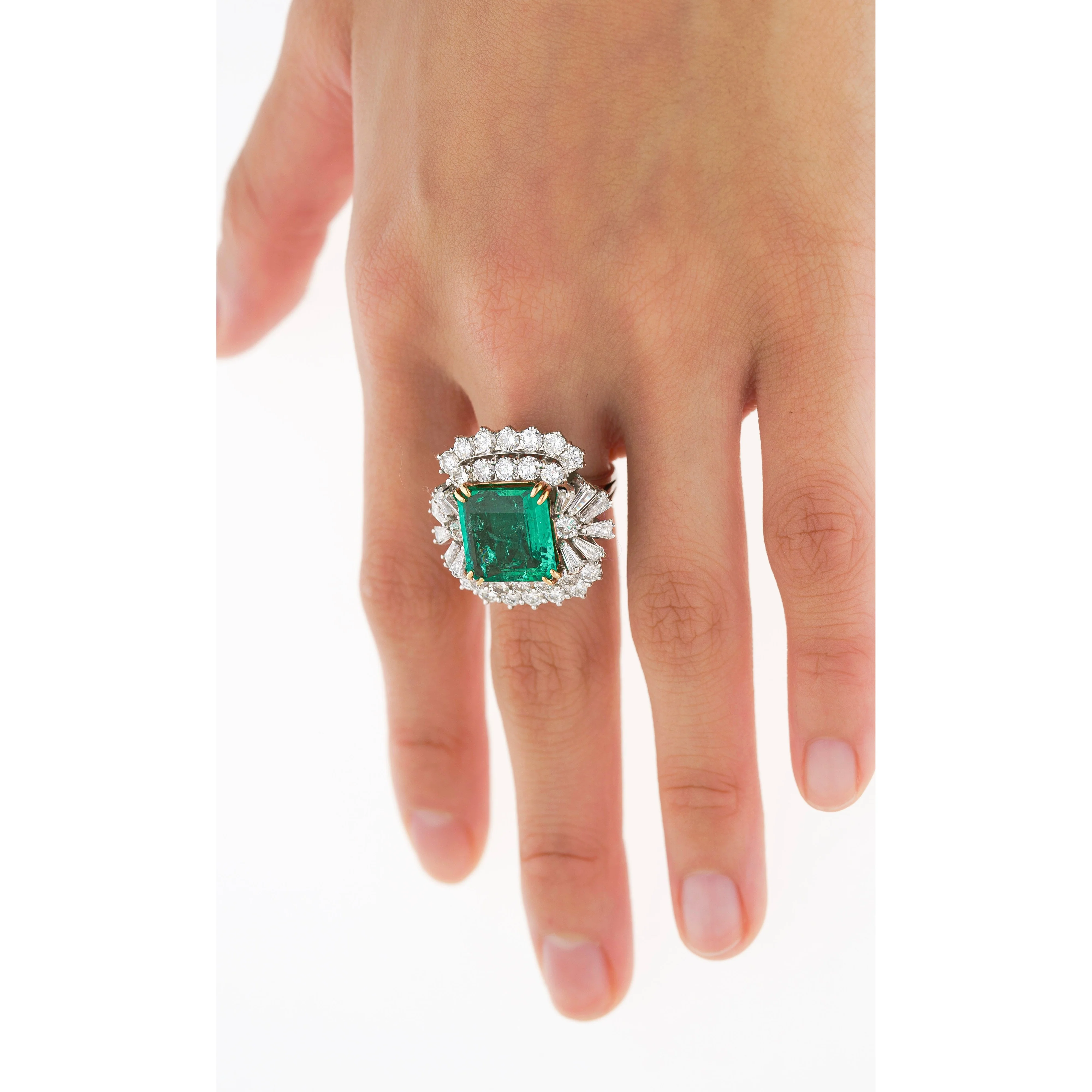 6.26 Carat Emerald Cut Emerald with Trillion and Round Cut Diamond Side Stone Ring in 18K White, Yellow Gold - Image 8