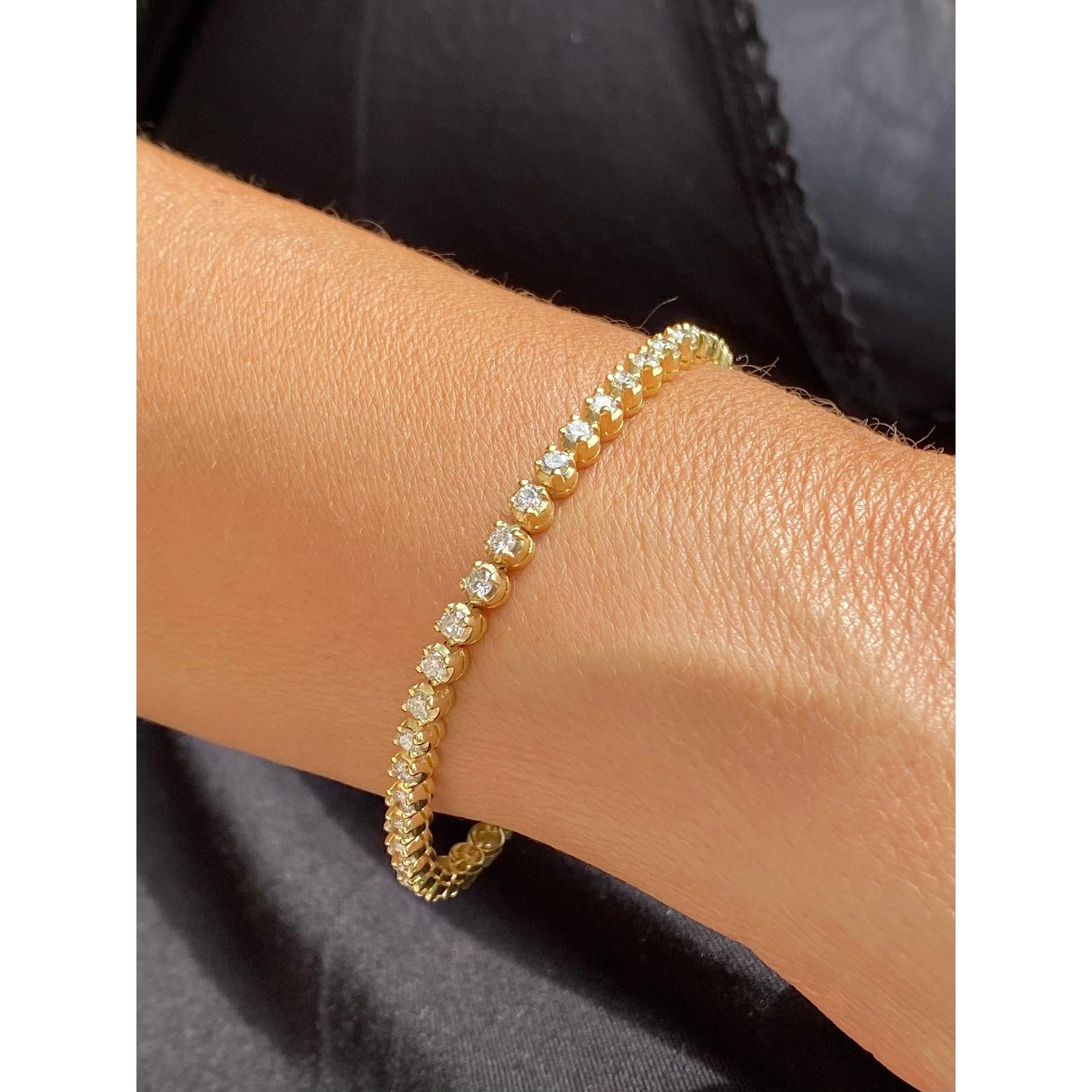 6.75 inch and 14k solid gold Tennis bracelet with 4.50 carats in Natural Diamond - Image 4