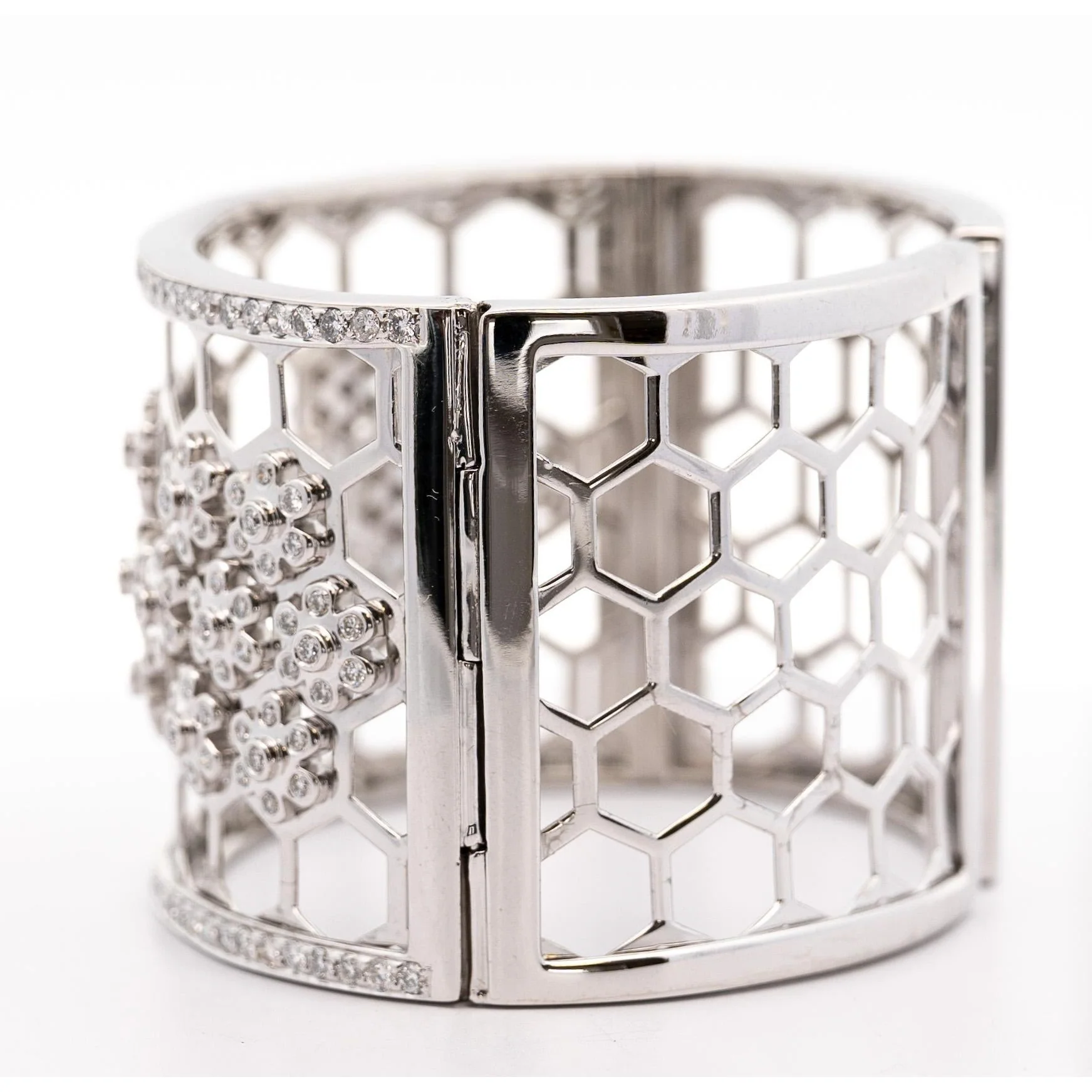 6.5 CTTW Round Cut Diamond Honeycomb Motif 18k White Gold Bangle Bracelet - Image 2