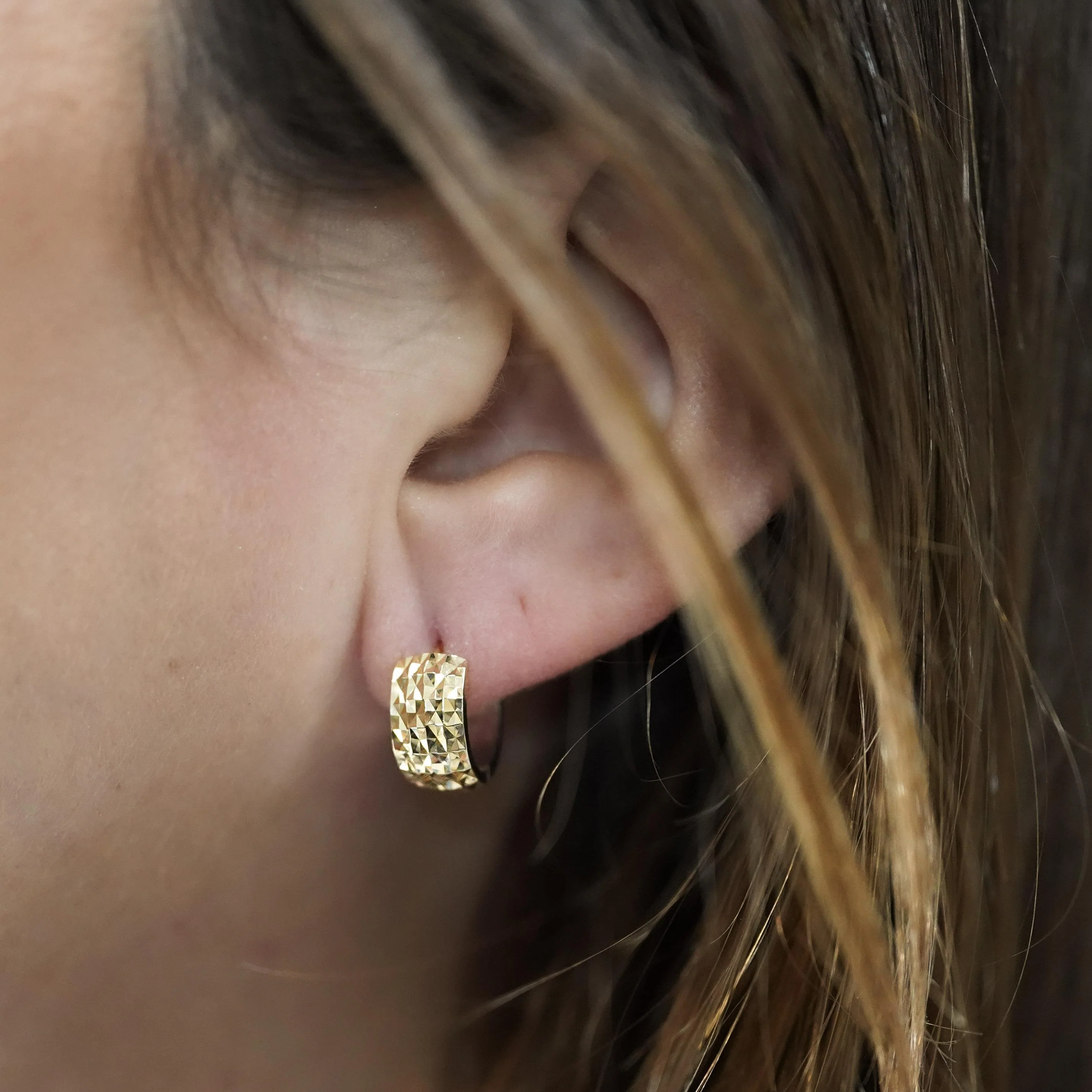 6mm Diamond Cut Reversible 14K Yellow To White Gold Huggie Hoop Earrings - Image 2