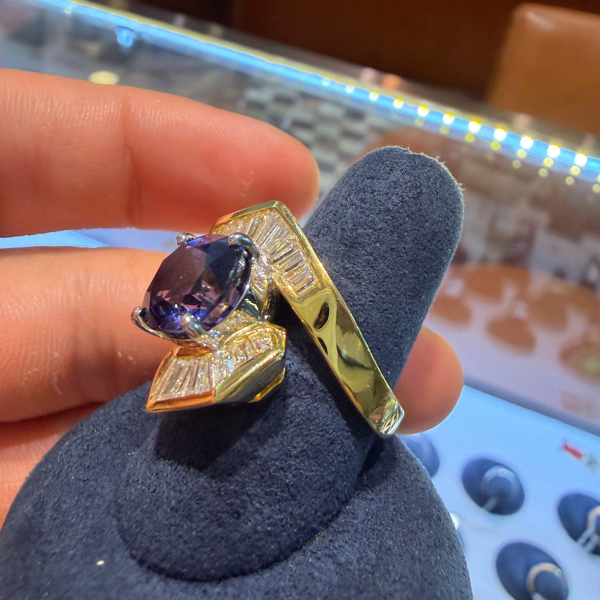 7.18 Carat Color Change Sapphire & Diamond 18K Bypass Ring - Image 7