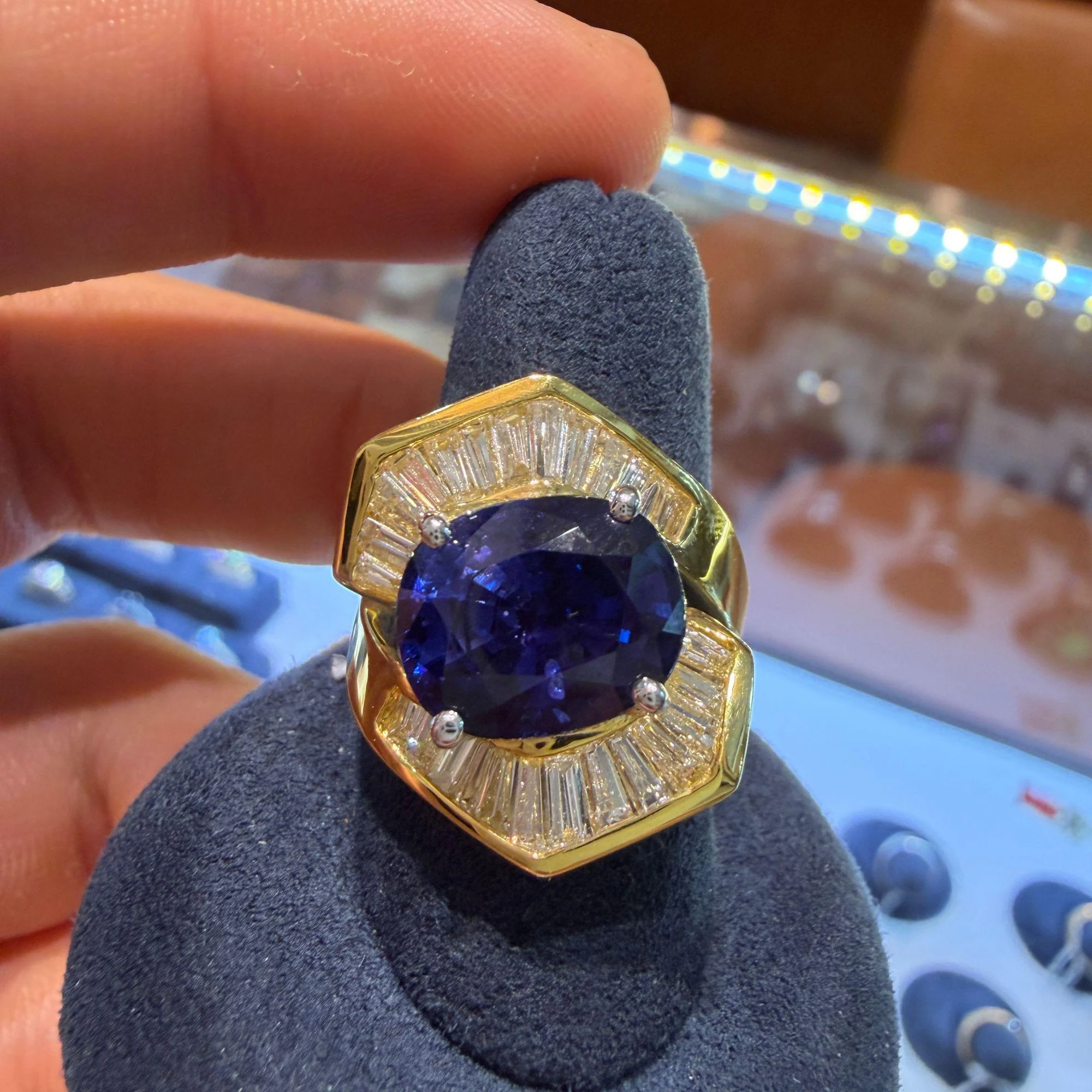 7.18 Carat Color Change Sapphire & Diamond 18K Bypass Ring - Image 8