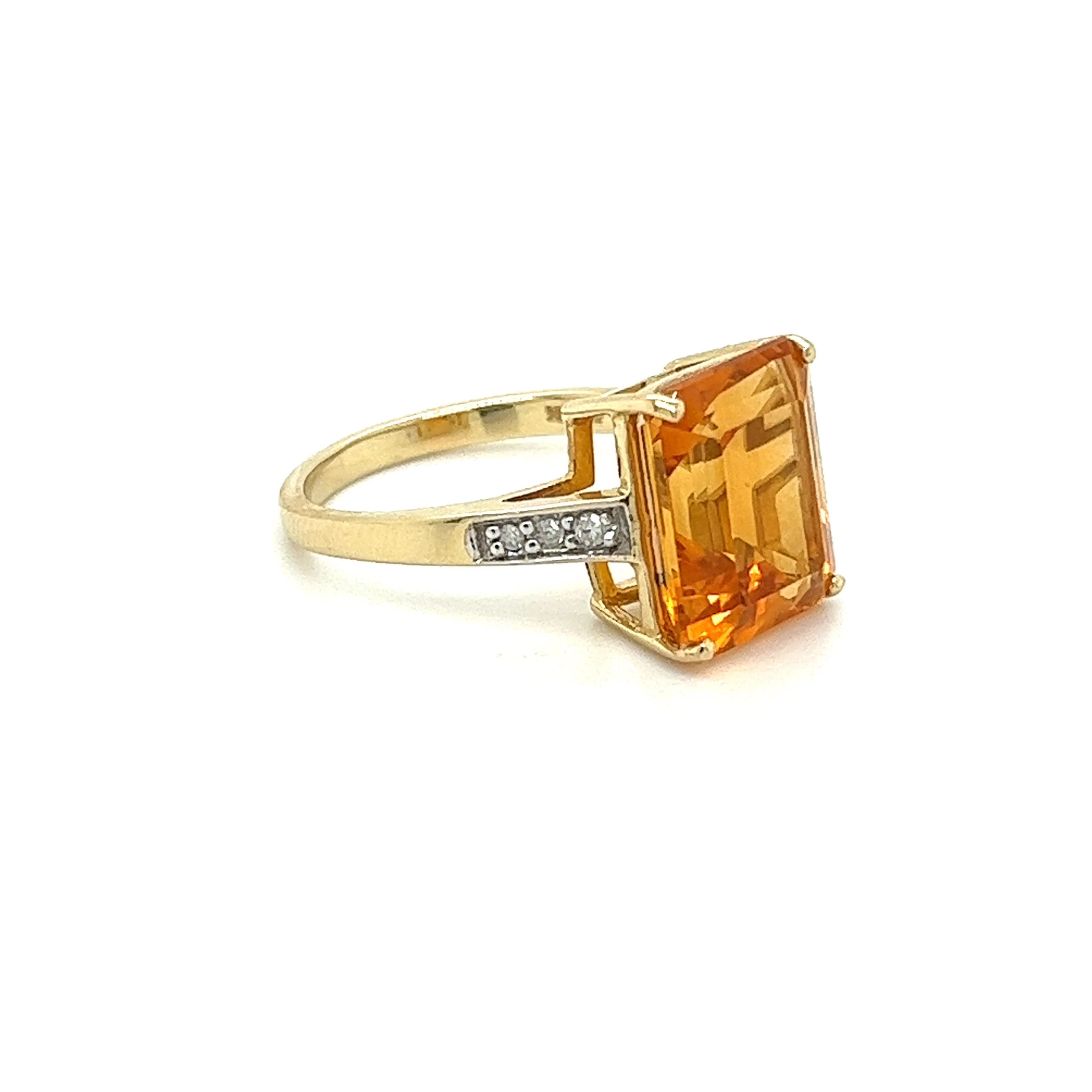 7 Carat Emerald Cut Citrine and Round Cut Diamond Ring in 14k Yellow Gold - Image 2