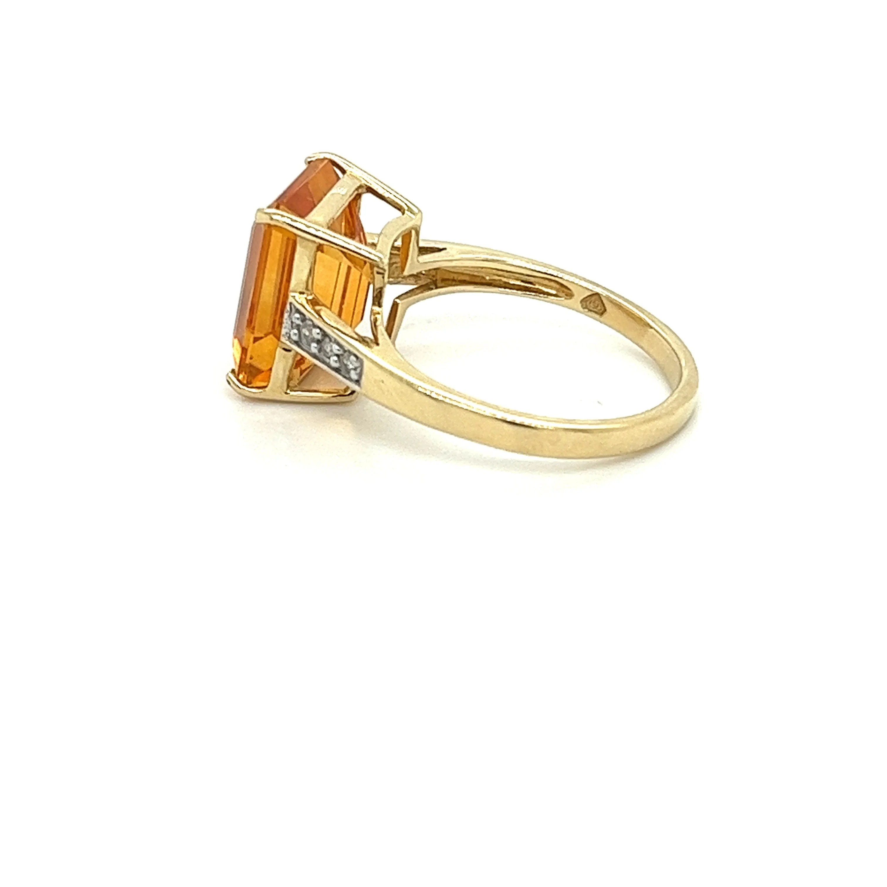7 Carat Emerald Cut Citrine and Round Cut Diamond Ring in 14k Yellow Gold - Image 4