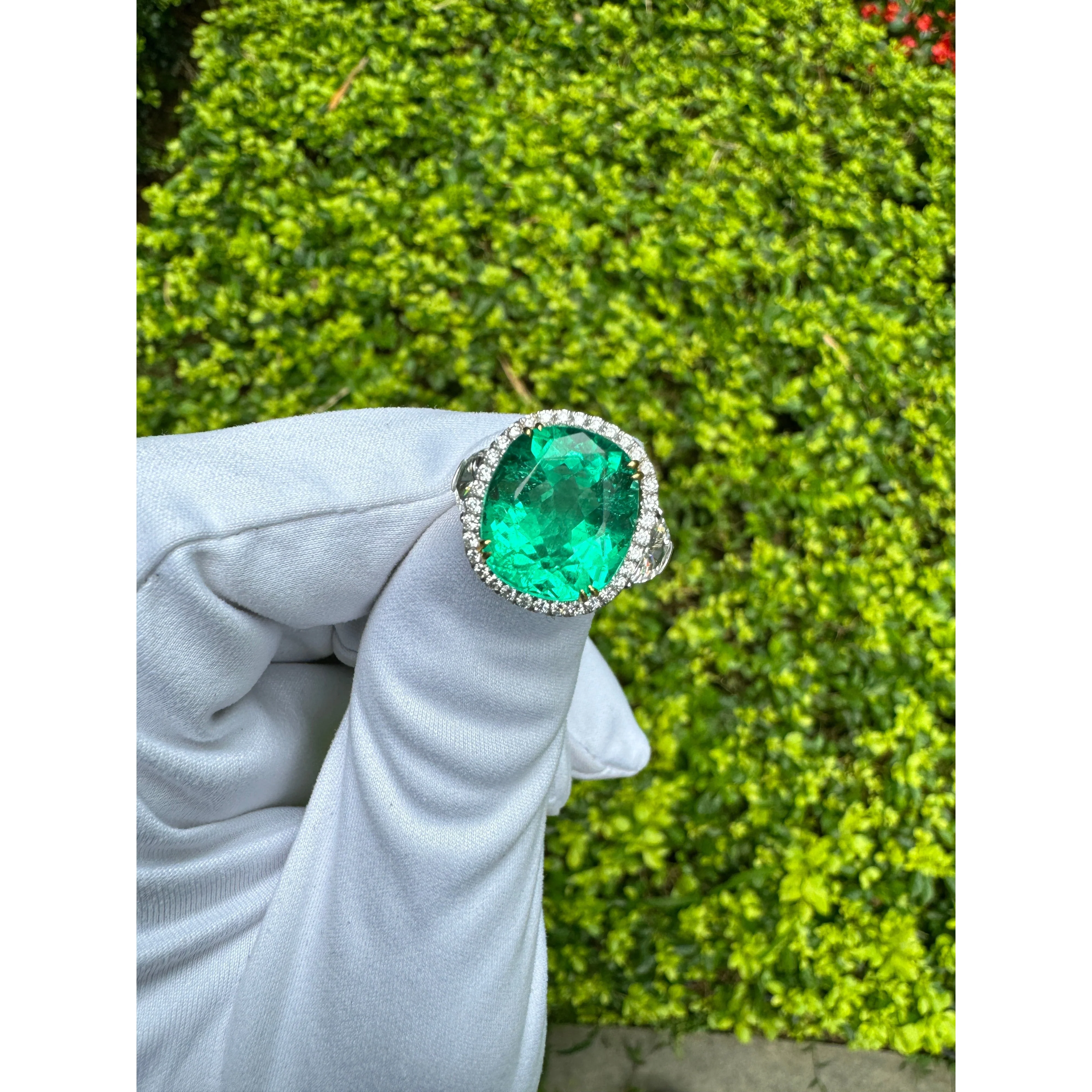 AGL Certified 7.36 Carat No Oil Cushion-Cut Colombian Emerald & Half Moon Cut Diamonds Ring - Image 8