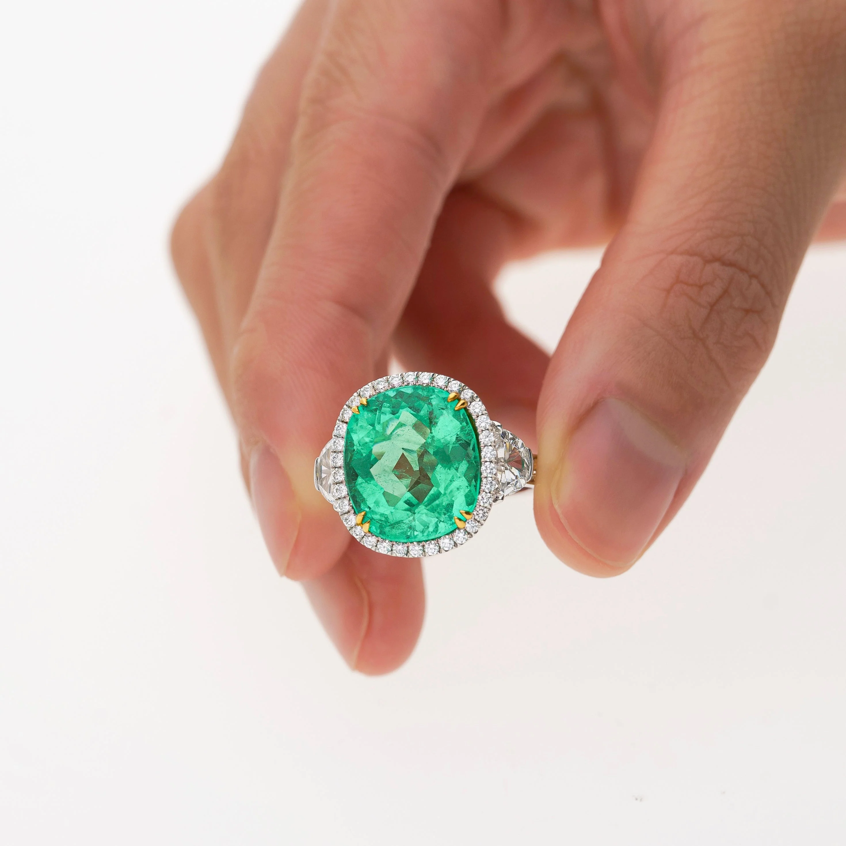 AGL Certified 7.36 Carat No Oil Cushion-Cut Colombian Emerald & Half Moon Cut Diamonds Ring - Image 9
