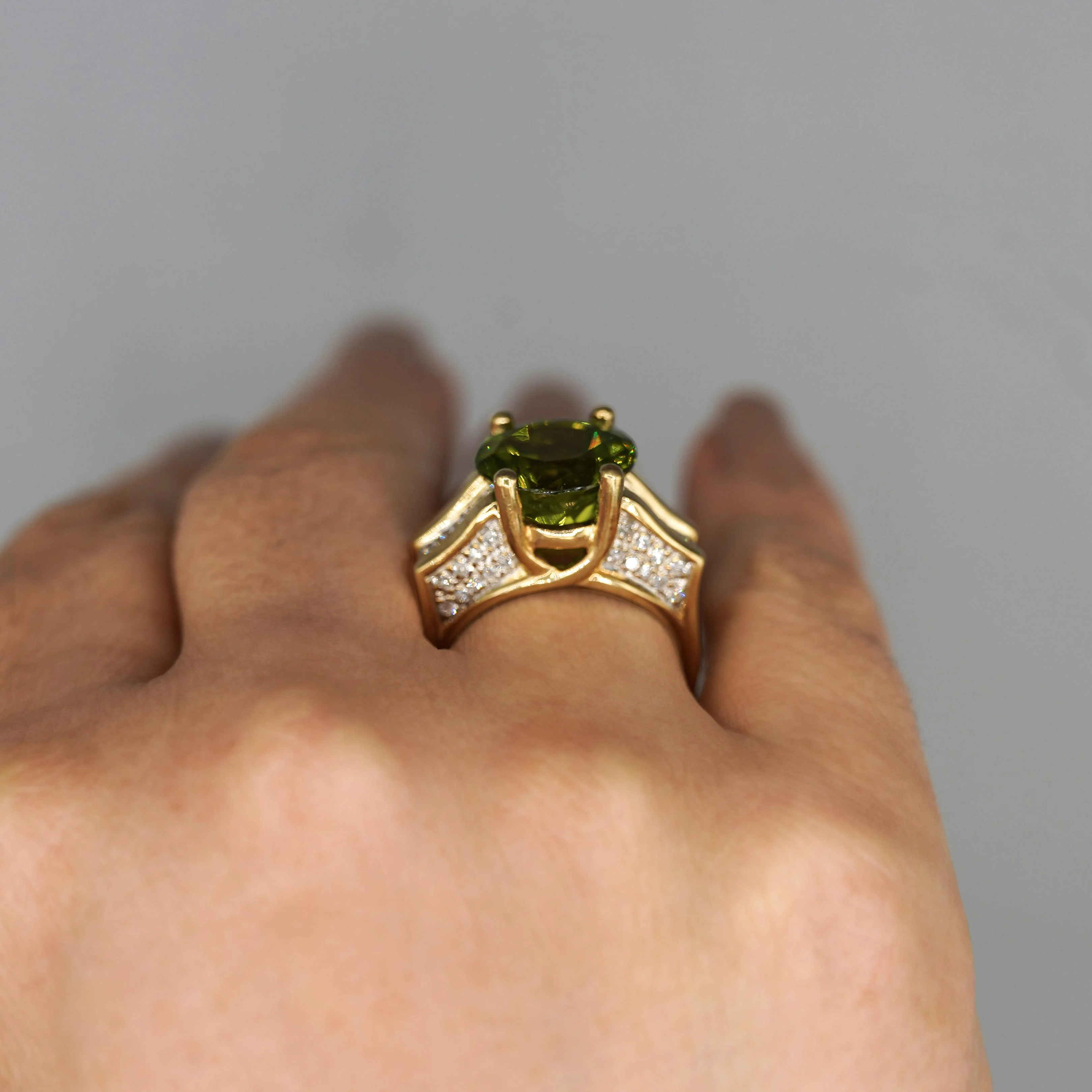 8.17 Carat Round Cut Peridot & Diamond 18K Gold Statement Ring - Image 6