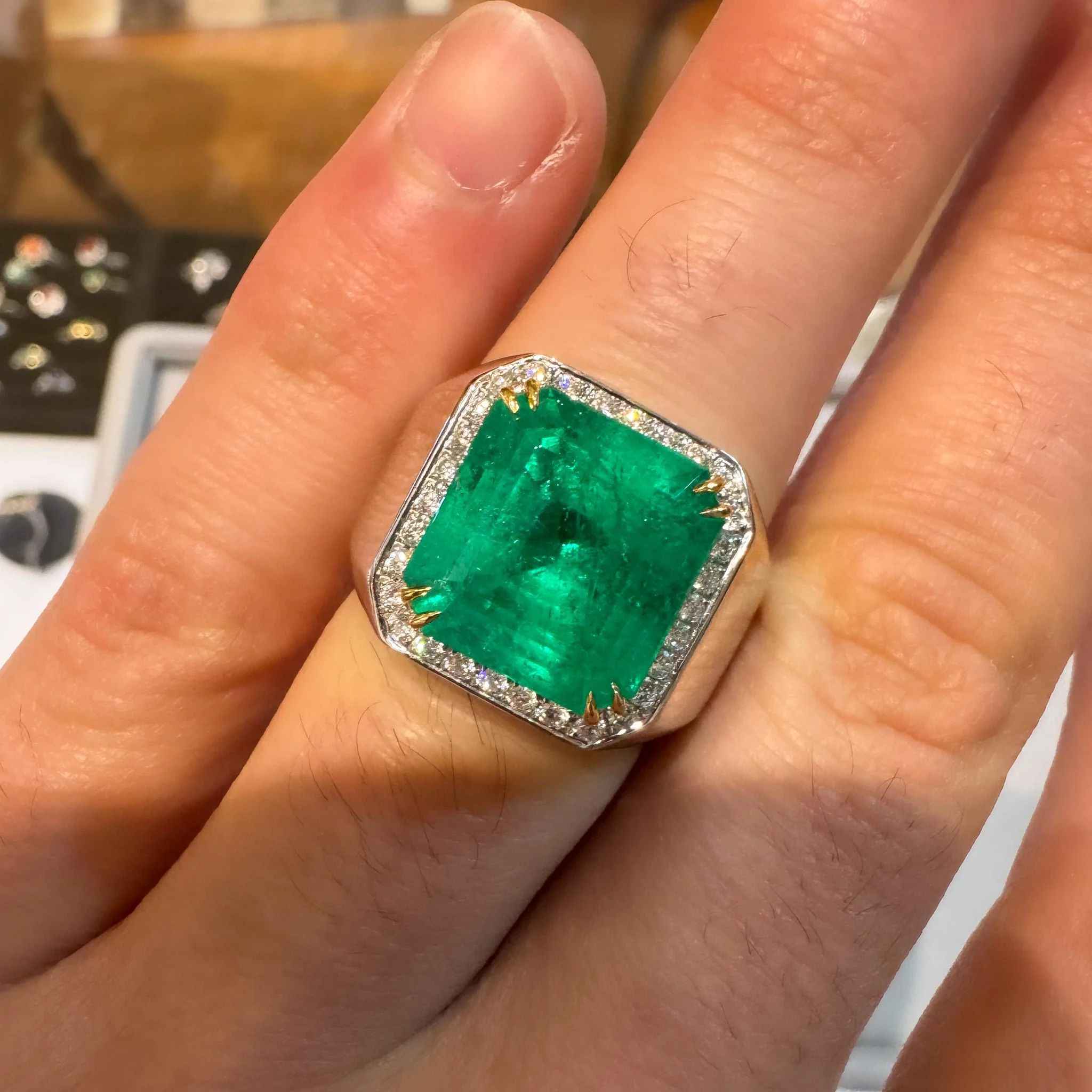 8.23 Carat Colombian Emerald & Diamond 18K Gold Mens Ring | GRS Certified - Image 10