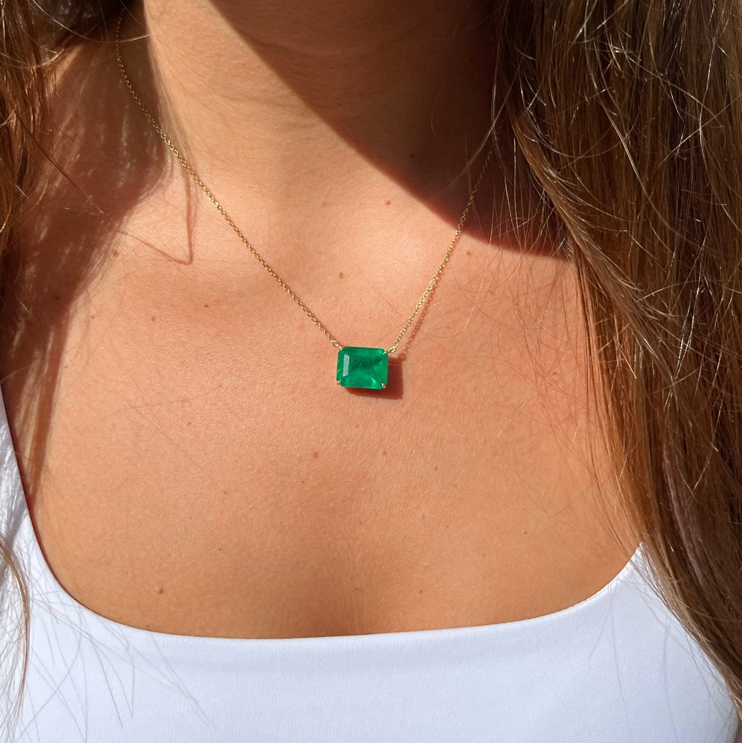 8.67 Carat Vivid Green Colombian Emerald Solitaire 18K Gold Pendant Necklace - Image 5