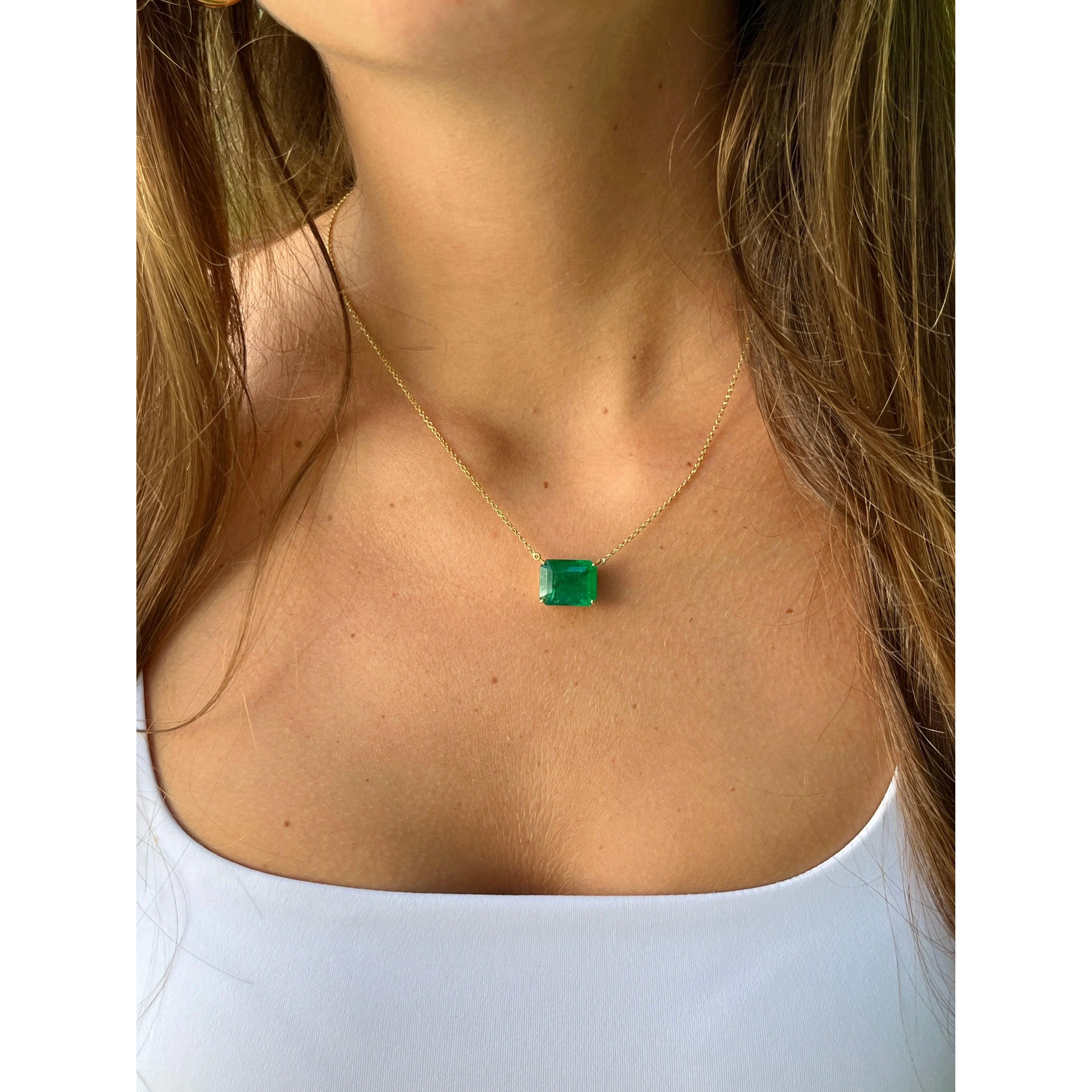 8.67 Carat Vivid Green Colombian Emerald Solitaire 18K Gold Pendant Necklace - Image 7