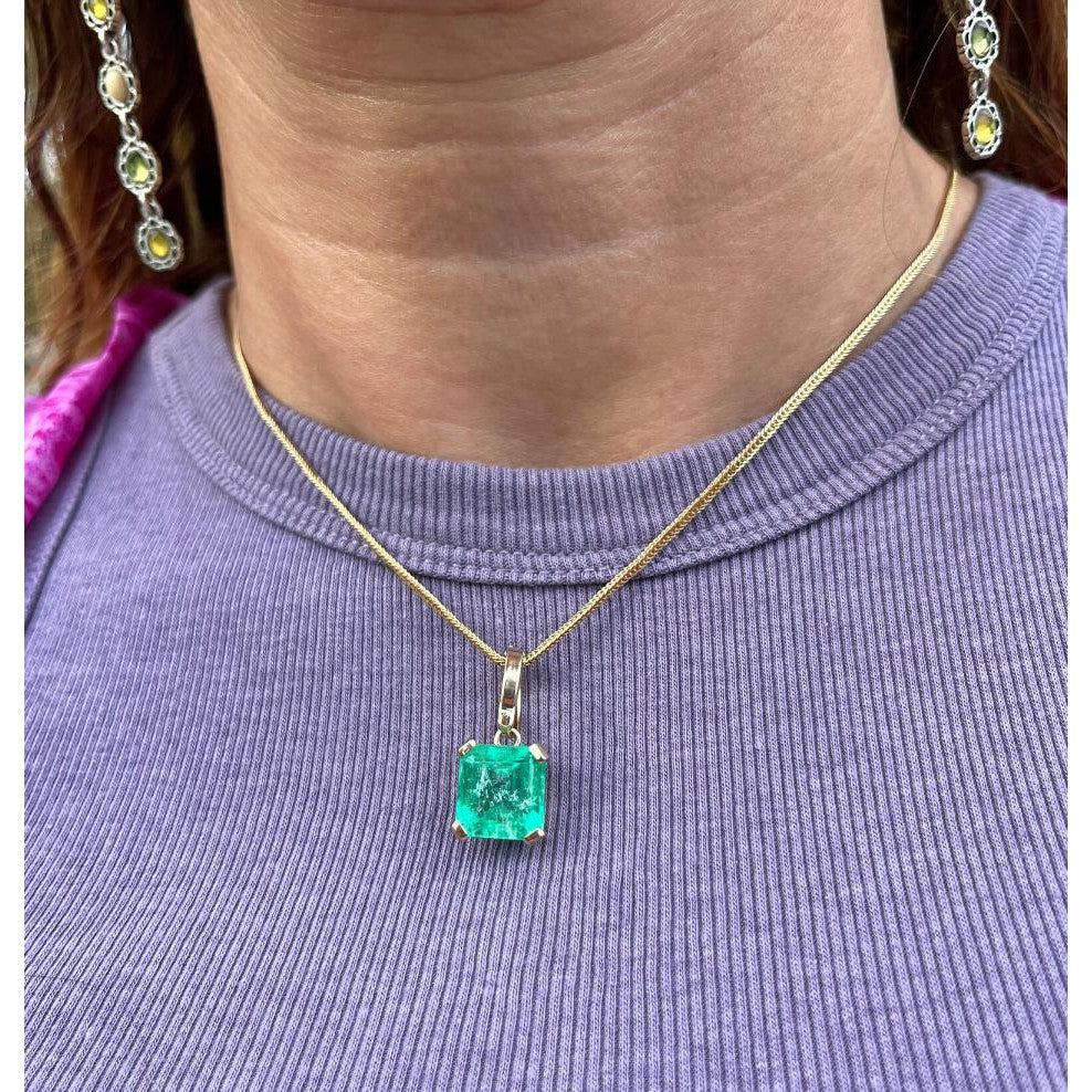 8 Carat Colombian Emerald Solitaire Pendant Necklace in 14k Gold - Image 6