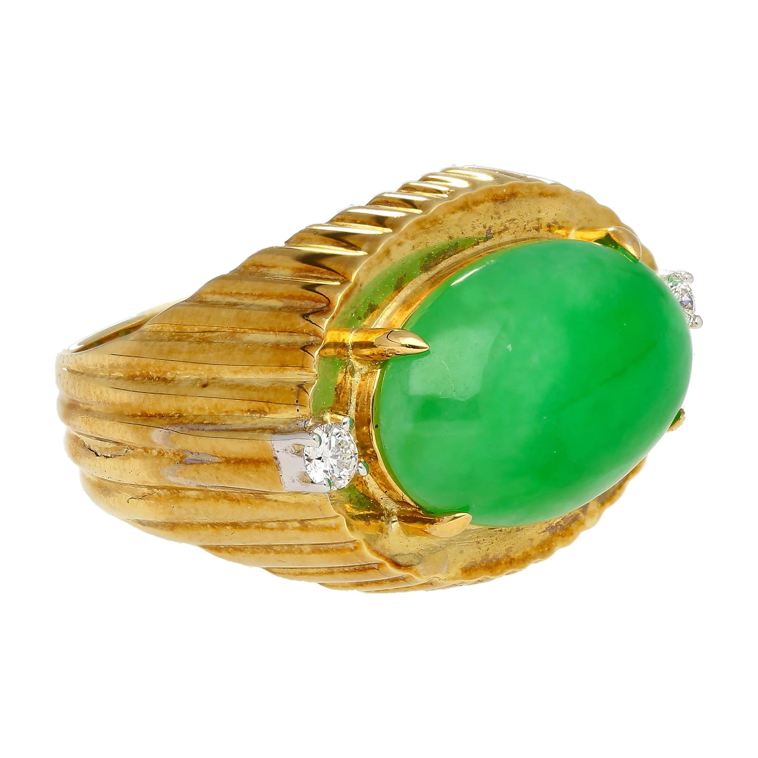 9.40 Carat Type A Fei Cui Jadeite Jade and Diamond Ring in Textured 18K Gold - Image 2