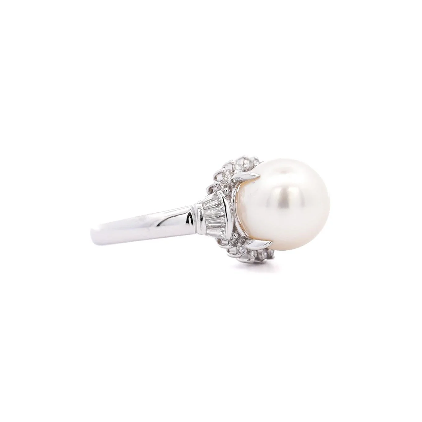 9.5mm South Sea White Pearl and Baguette Diamond Ring in Platinum - Image 3