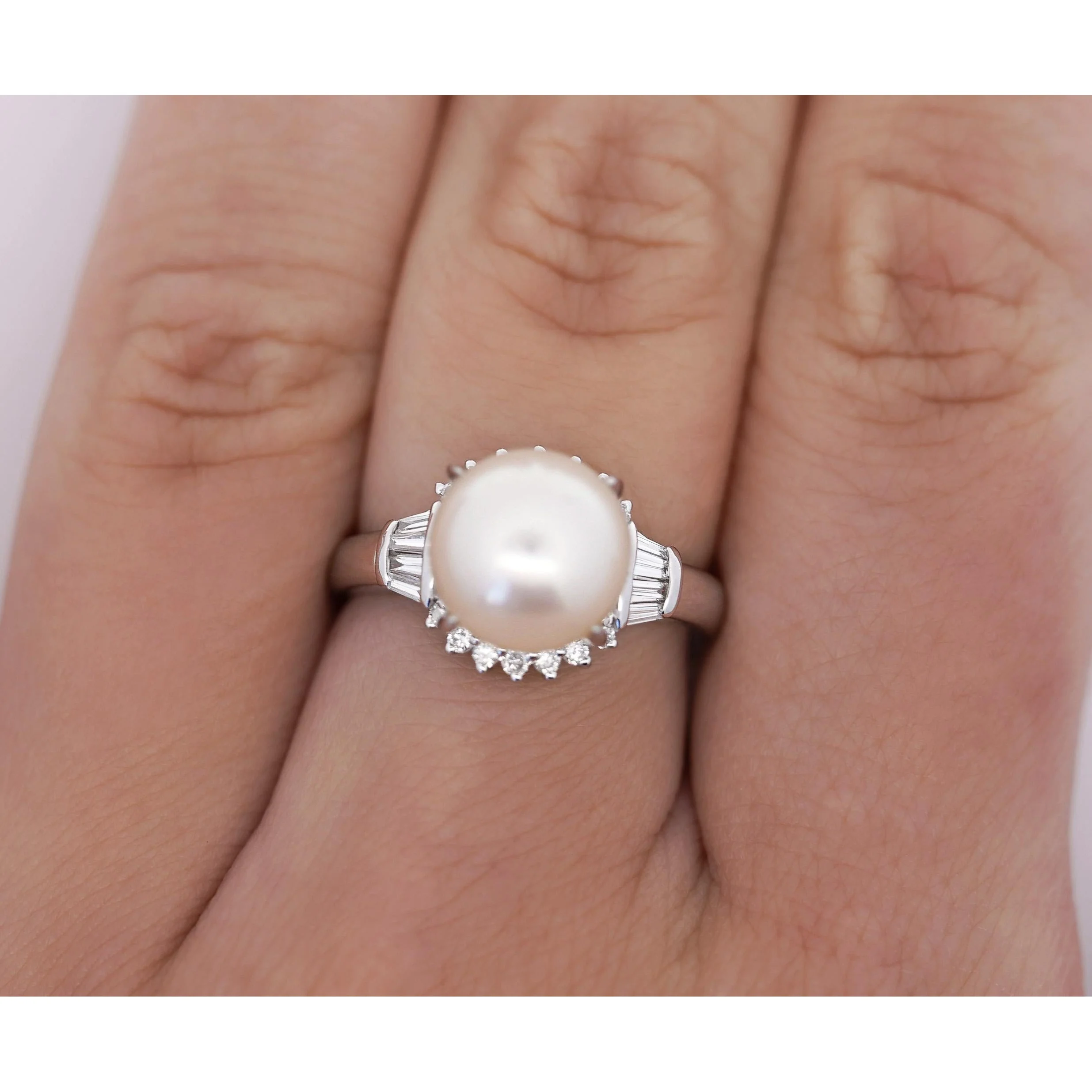 9.5mm South Sea White Pearl and Baguette Diamond Ring in Platinum - Image 5