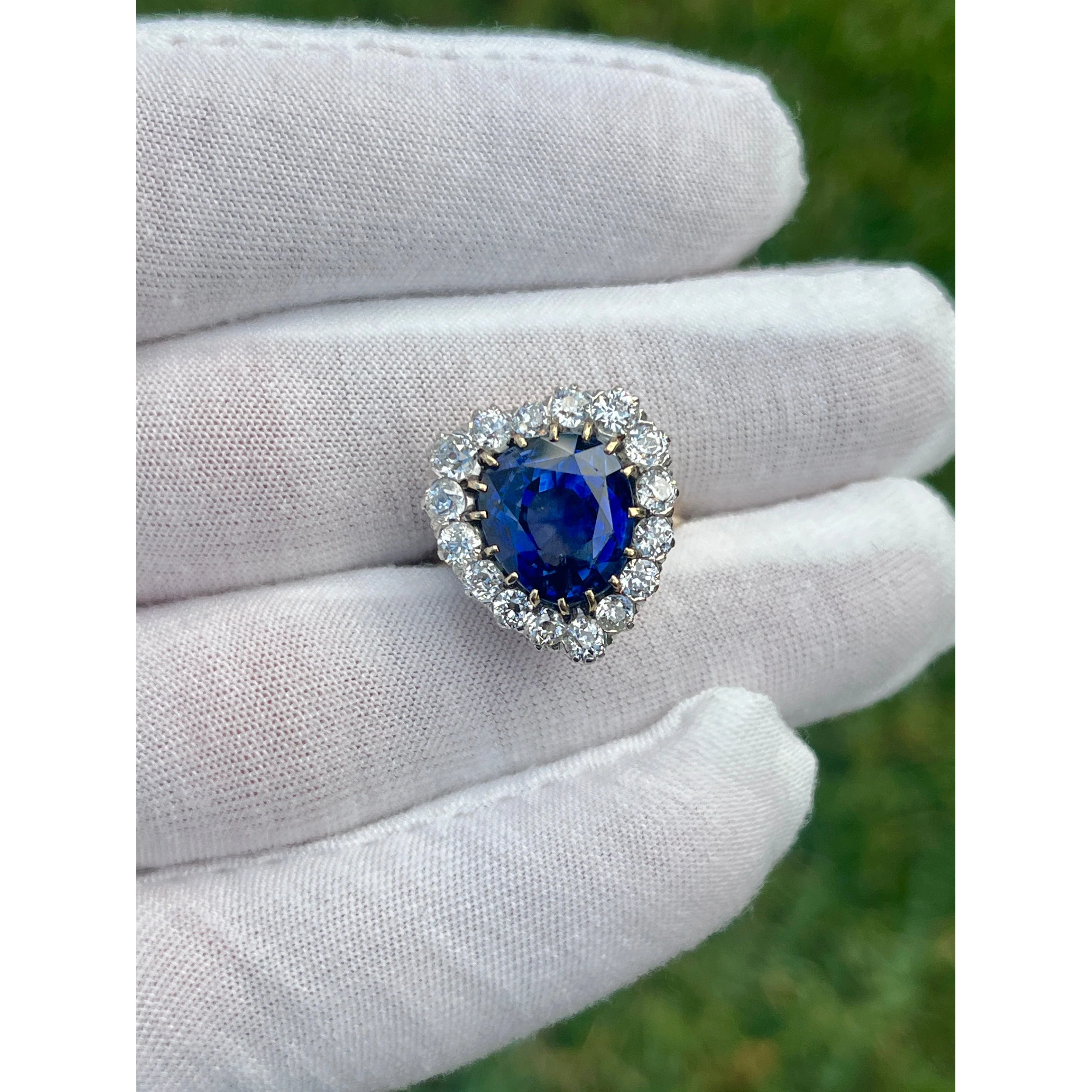 9 Carat No Heat Ceylon Blue Sapphire and Old Euro Cut Diamond Ring in 14K - Image 7