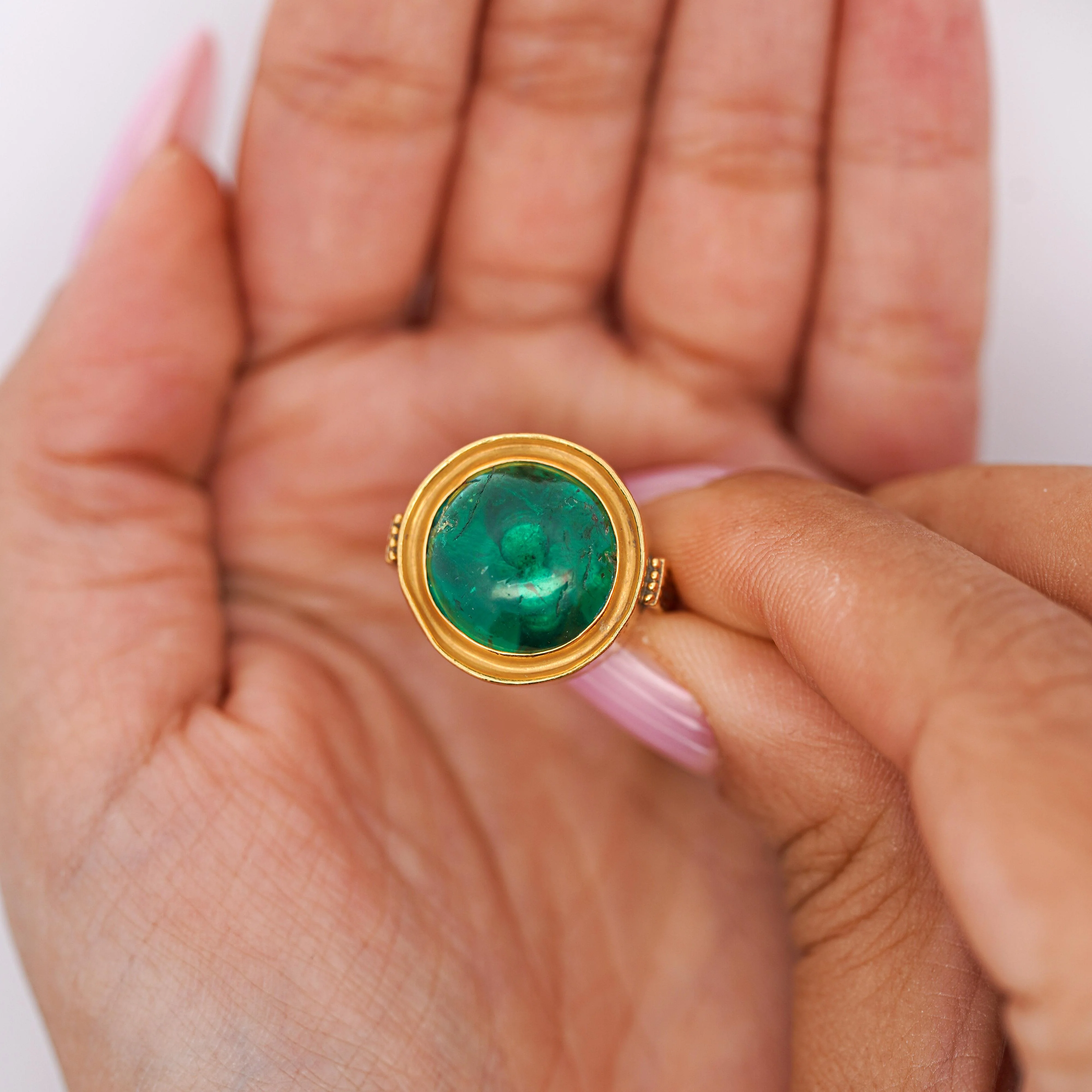 AGL Cert. 10ct Colombian Emerald Cabochon Bezel Gold Egyptian Revival Ring - Image 11