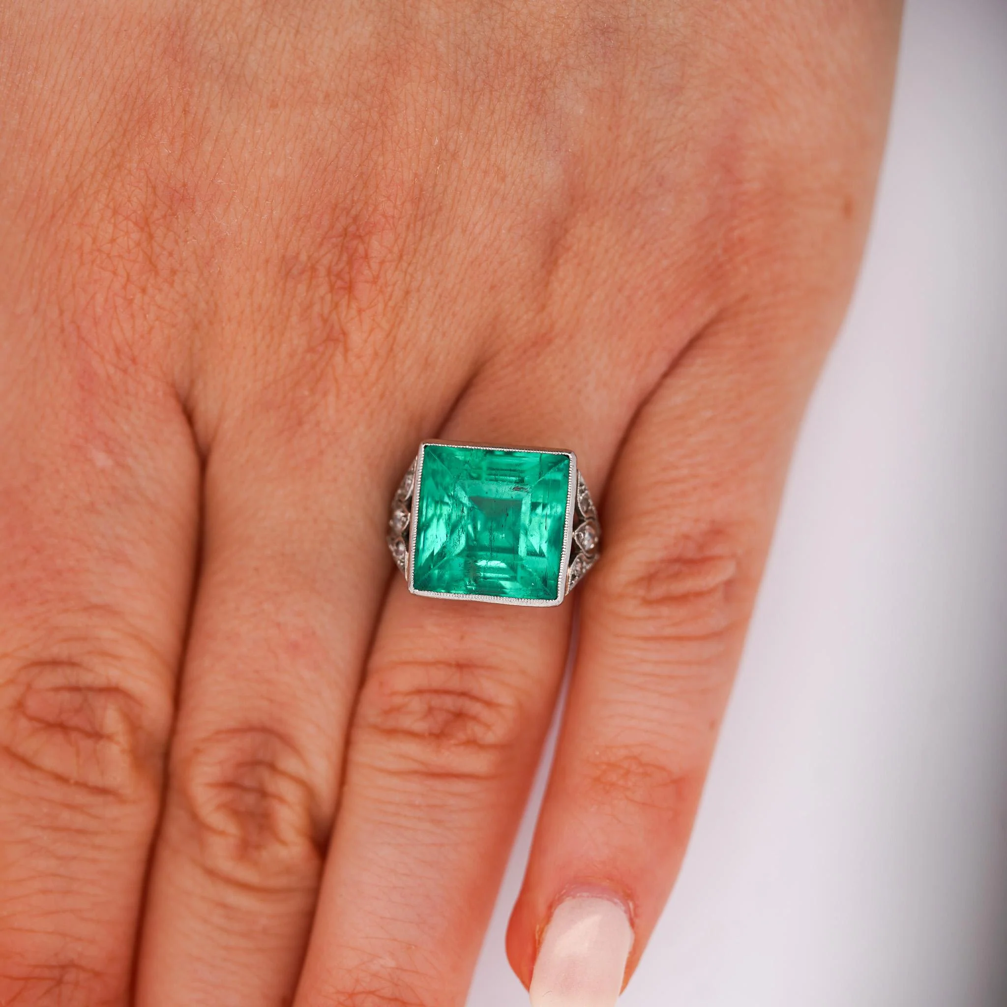 AGL Cert. 12 Carat Colombian Emerald Art Deco Antique Platinum Ring - Image 9
