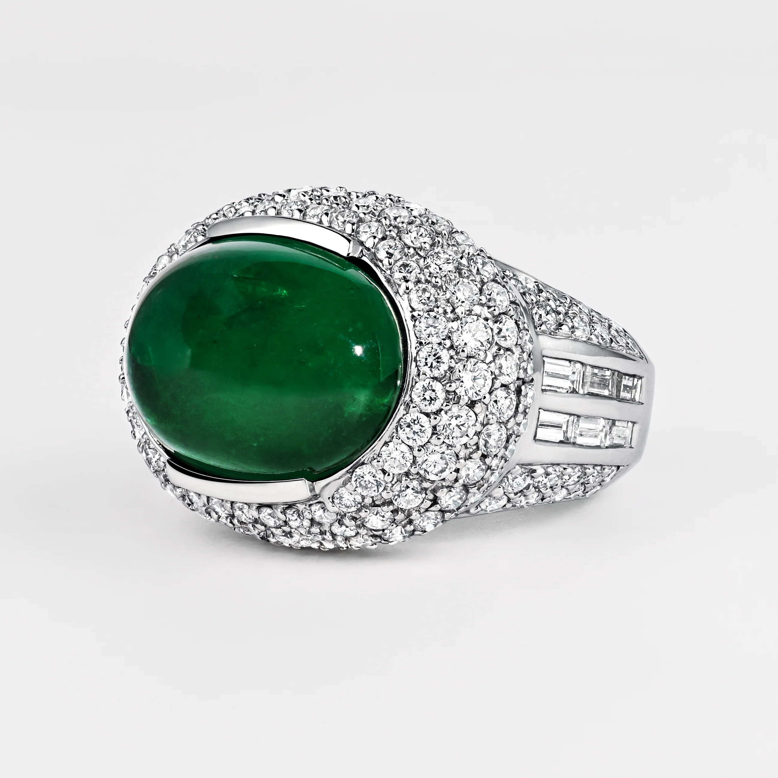 AGL Certified 10 Carat Cabochon Cut Minor Oil Emerald and Diamond Cluster Ring in 18K White Gold - Image 8
