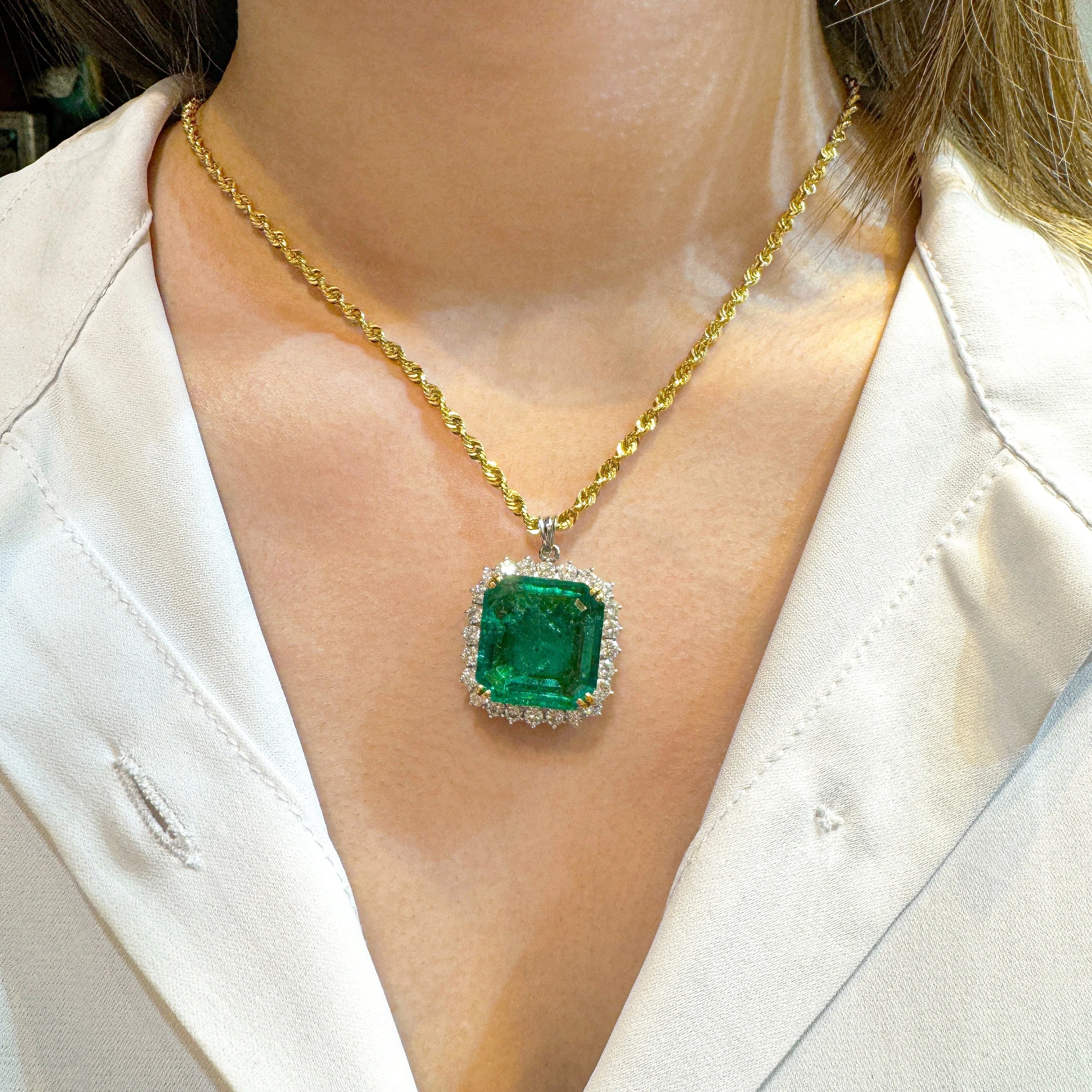 AGL Certified 13.49 Carat Minor Oil Colombian Emerald & Diamond Halo Platinum Necklace - Image 8