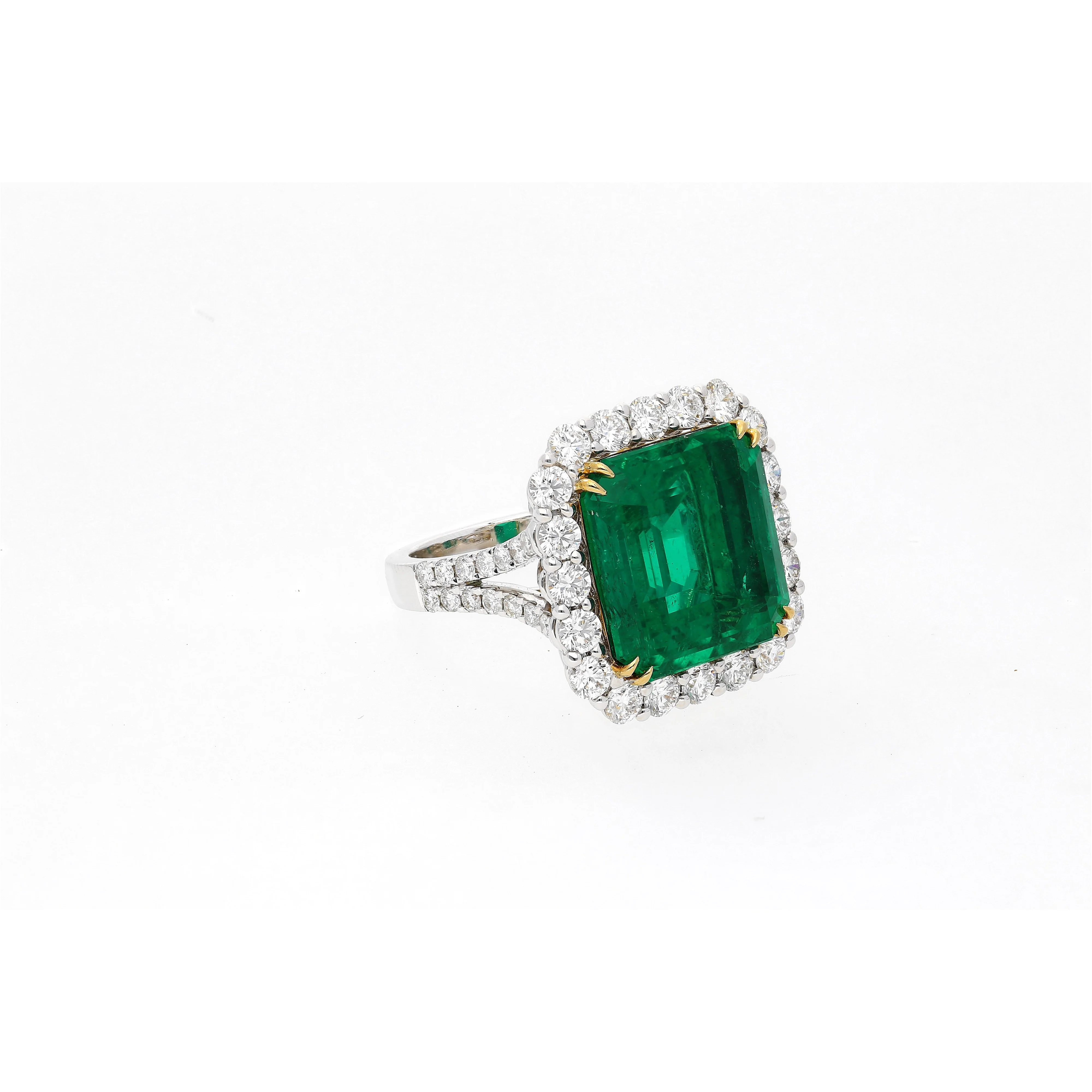 AGL Certified 16.46 Carat Minor Oil Vivid Colombian Emerald and Diamond Halo Ring - Image 4