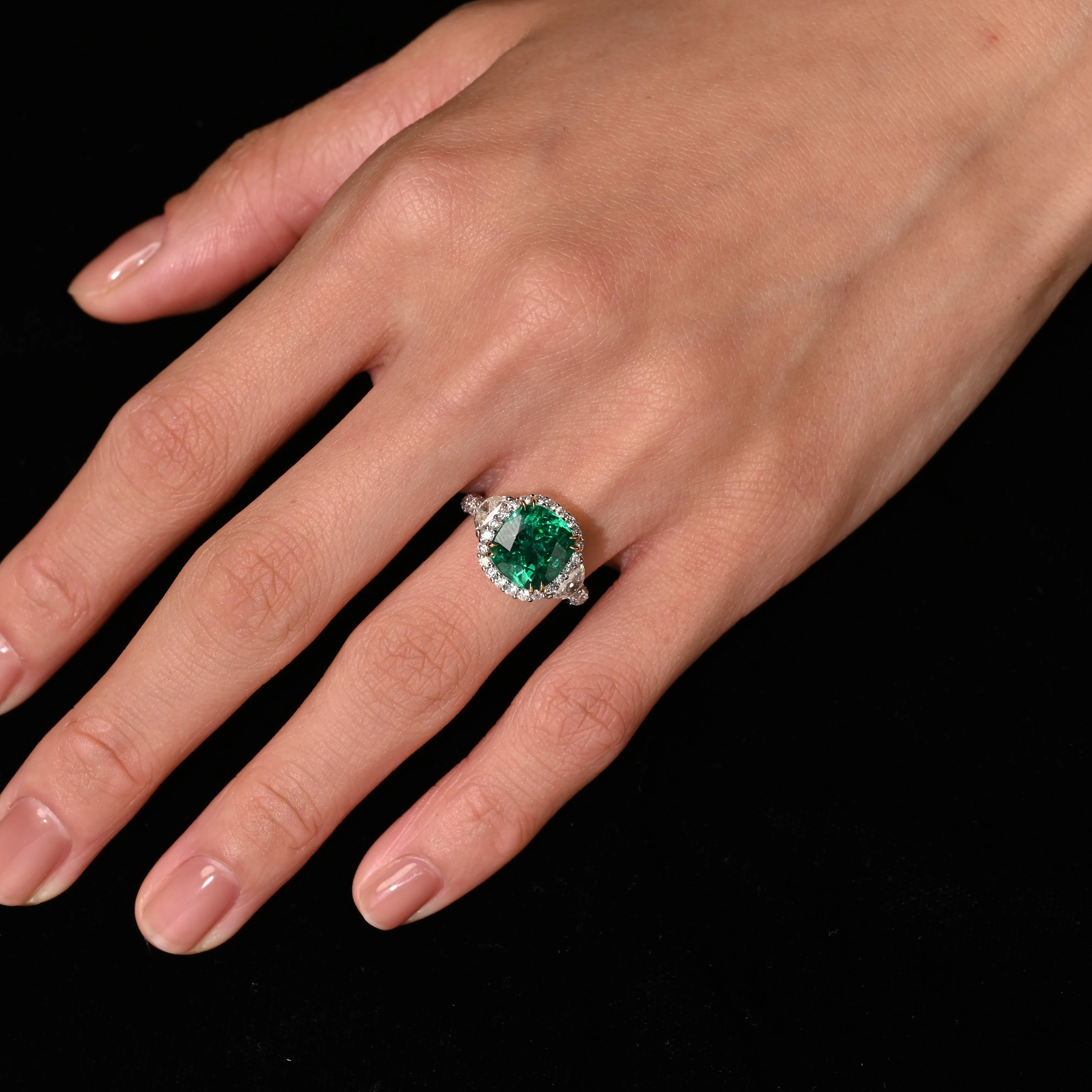 AGL Certified 3.52ct Cushion Colombian Emerald Half Moon Diamond Ring - Image 2