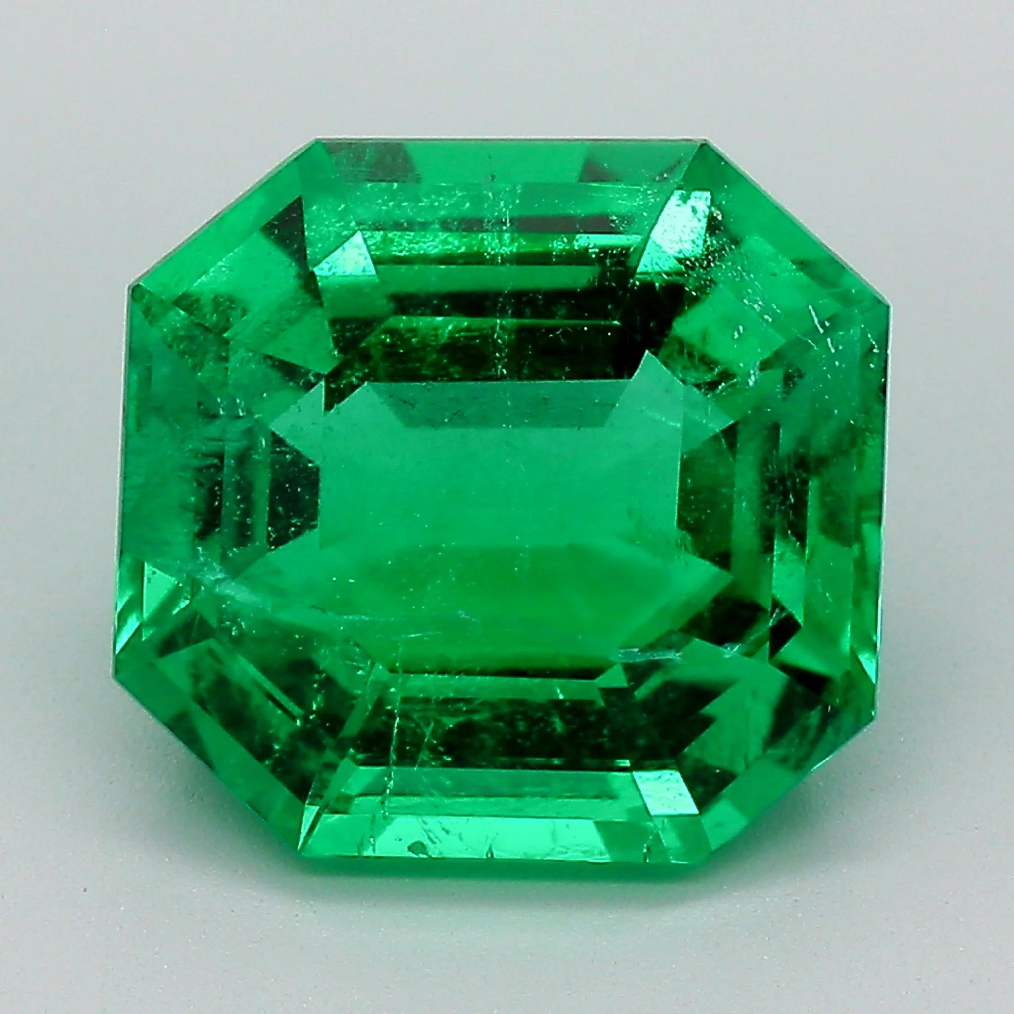 AGL Certified 4.2 Carat Colombian Emerald 18K Gold Octagon Bezel Ring - Image 2