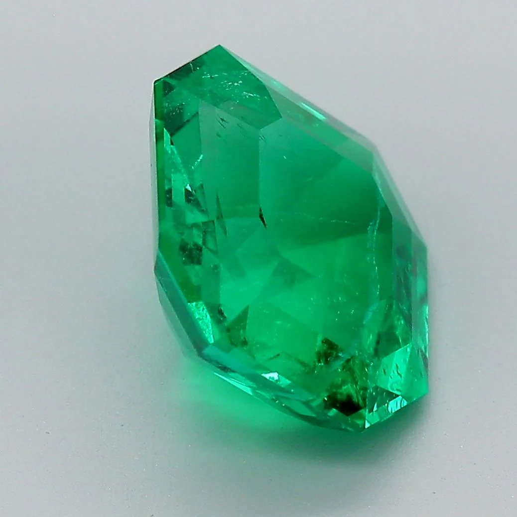 AGL Certified 4.20 Carat Colombian Emerald Minor Oil Loose Stone - Image 2