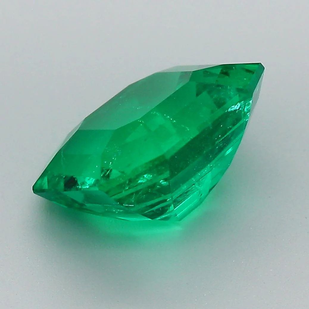AGL Certified 4.20 Carat Colombian Emerald Minor Oil Loose Stone - Image 5