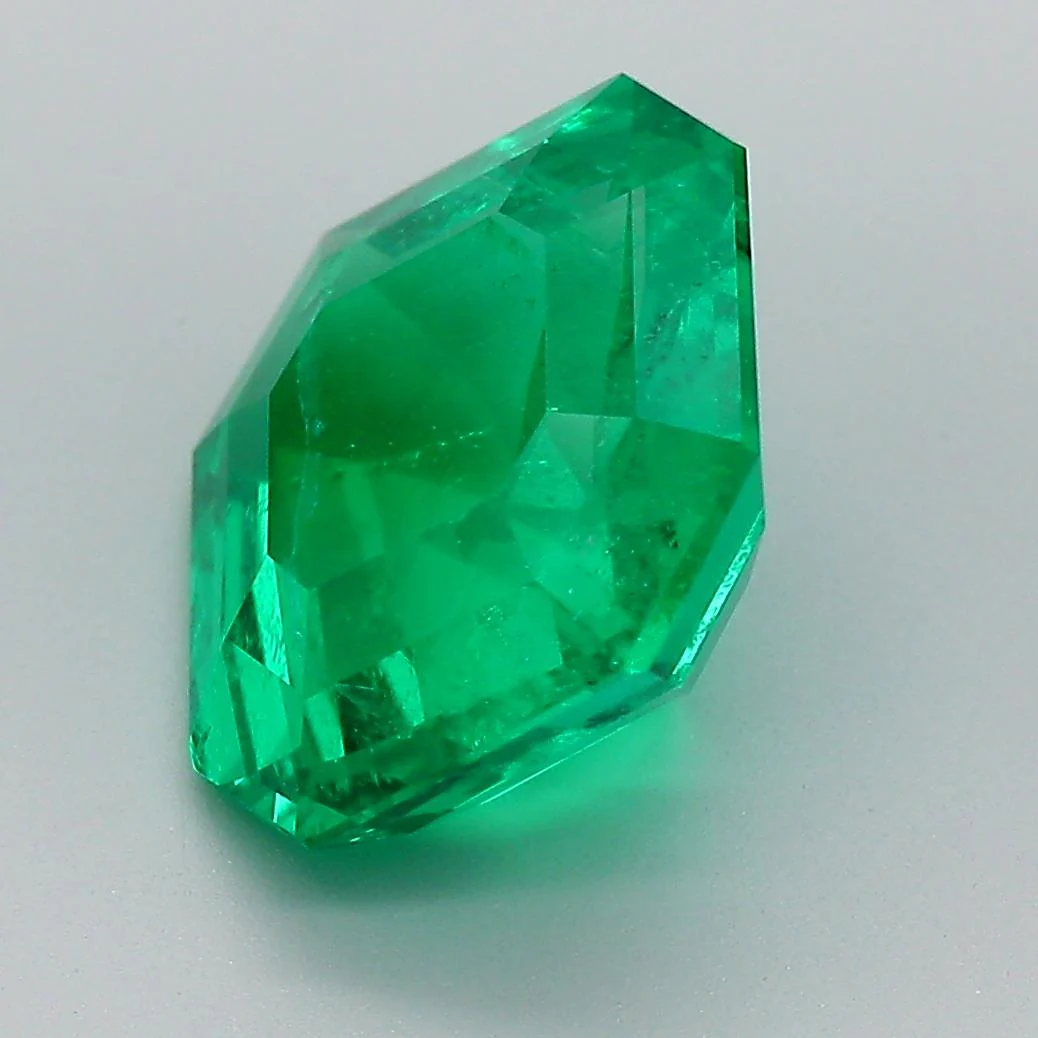 AGL Certified 4.20 Carat Colombian Emerald Minor Oil Loose Stone - Image 6