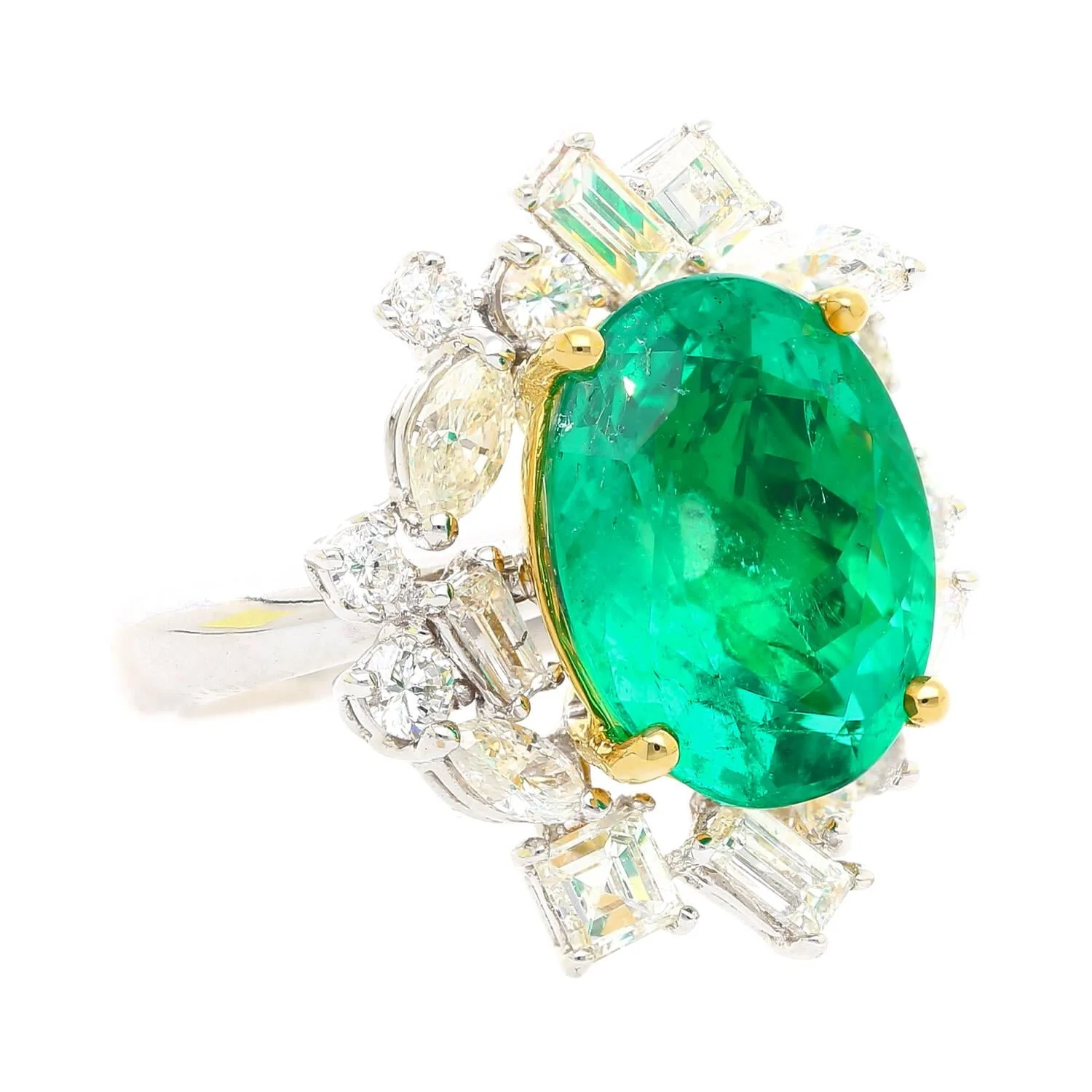 AGL Certified 6.79 Carat Minor Oil Colombian Emerald and Diamond 18K Gold Ring - Image 2