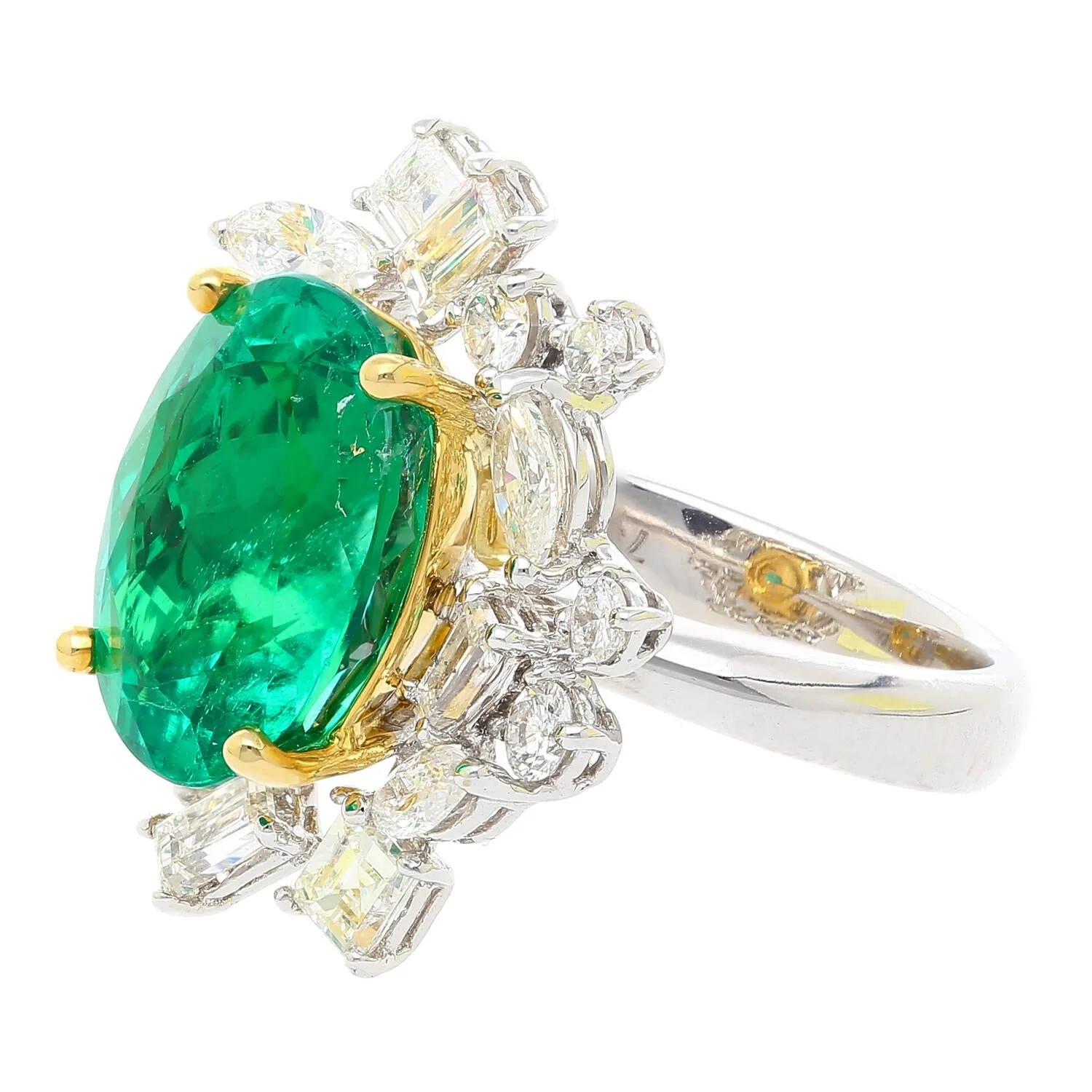 AGL Certified 6.79 Carat Minor Oil Colombian Emerald and Diamond 18K Gold Ring - Image 4