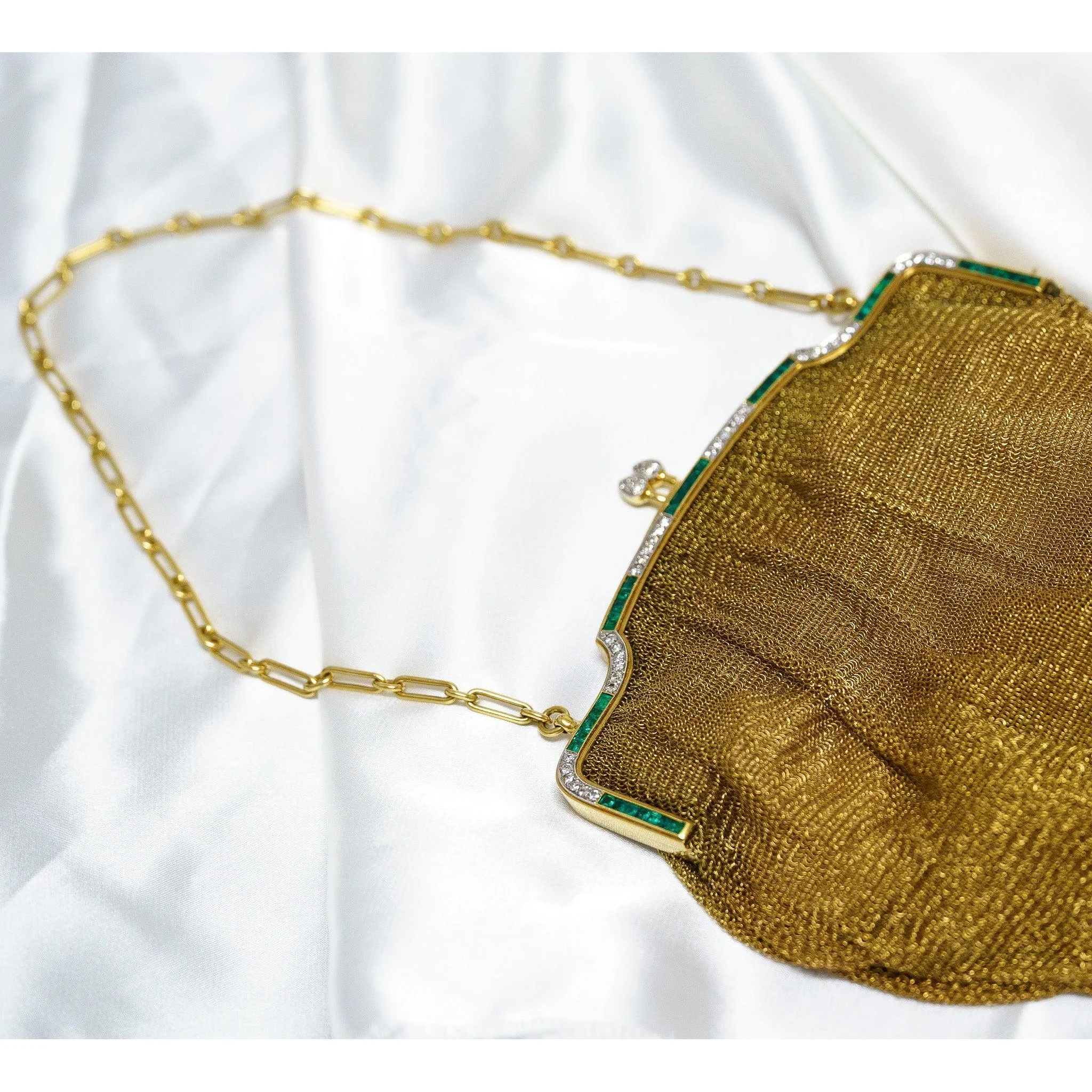 Antique Art Deco 18K Gold Mesh Evening Bag With Emerald and Diamond Frame - Image 6