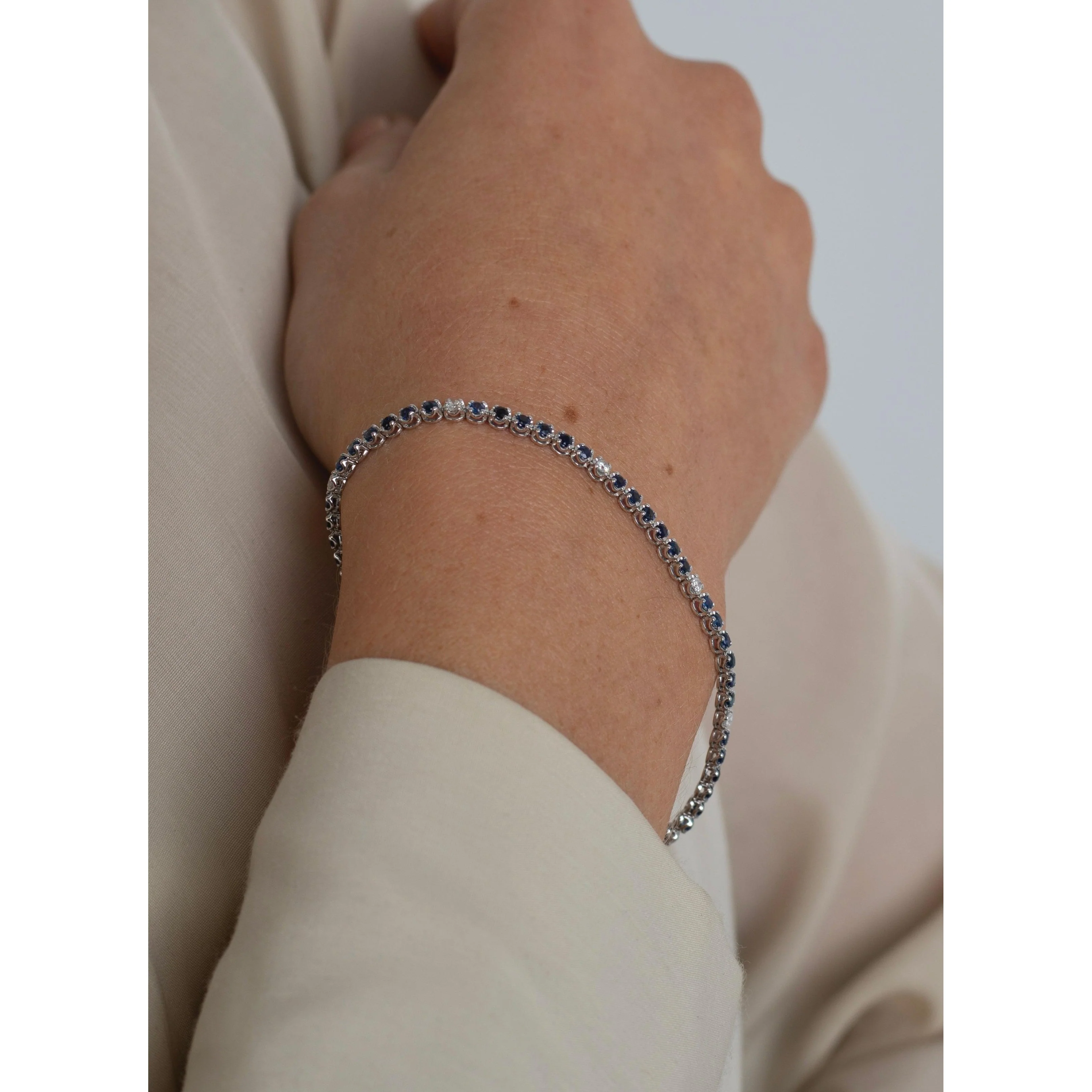 Round Cut Blue Sapphire & Diamond Prong Set Tennis Bracelet in 14K White Gold - Image 7