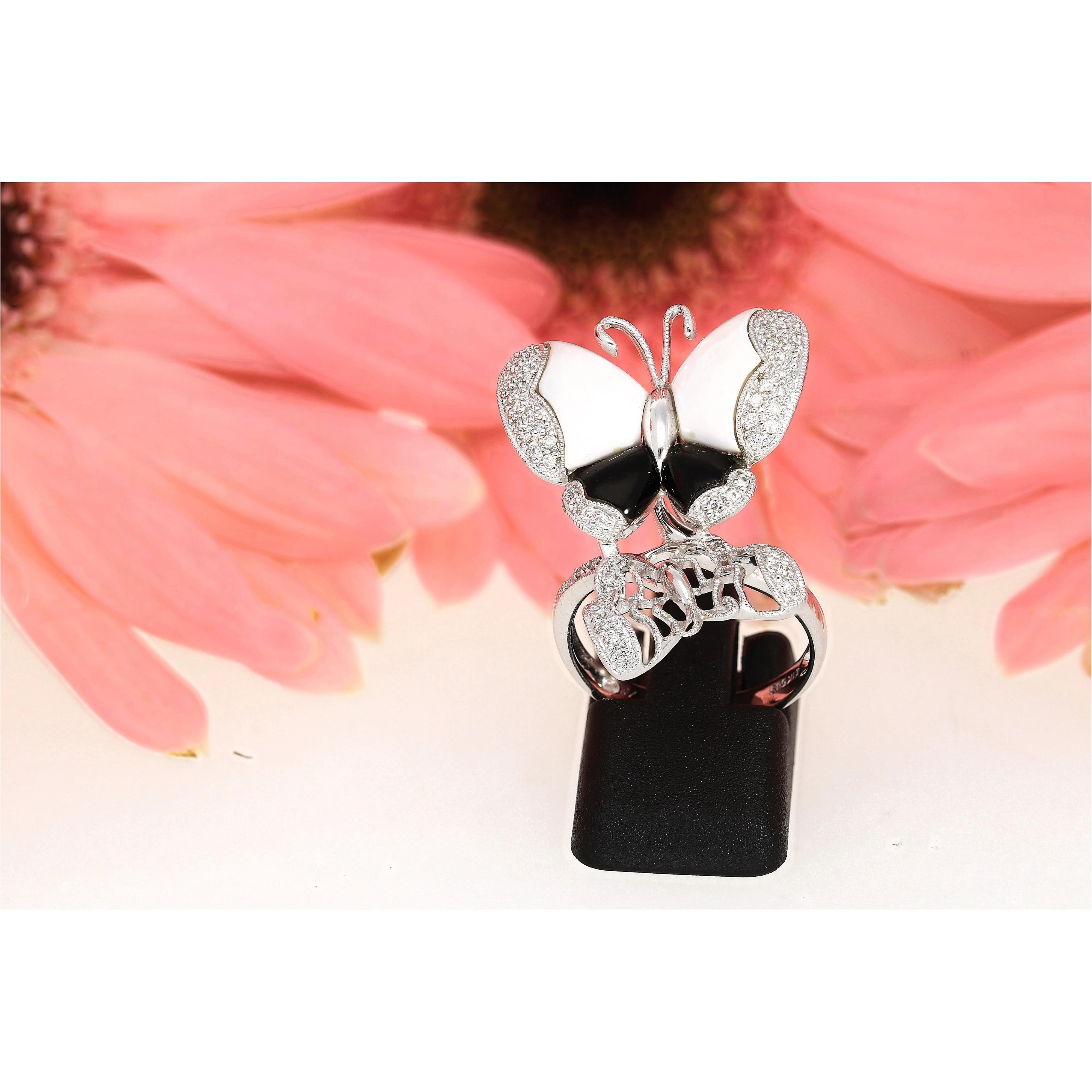 18K White Gold Butterfly Ring with Black Onyx, White Agate, and Round Cut Diamonds - Image 2