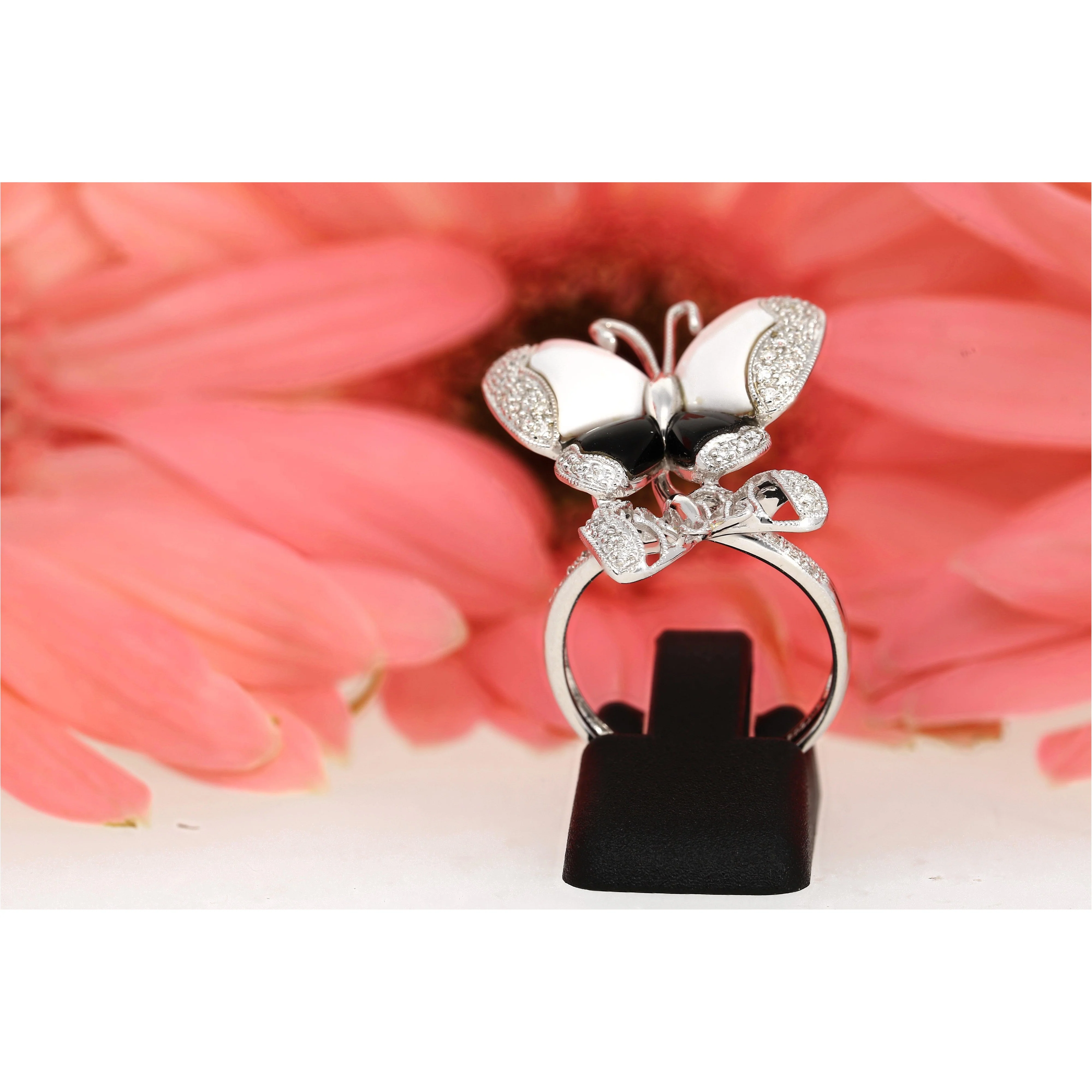 18K White Gold Butterfly Ring with Black Onyx, White Agate, and Round Cut Diamonds - Image 3