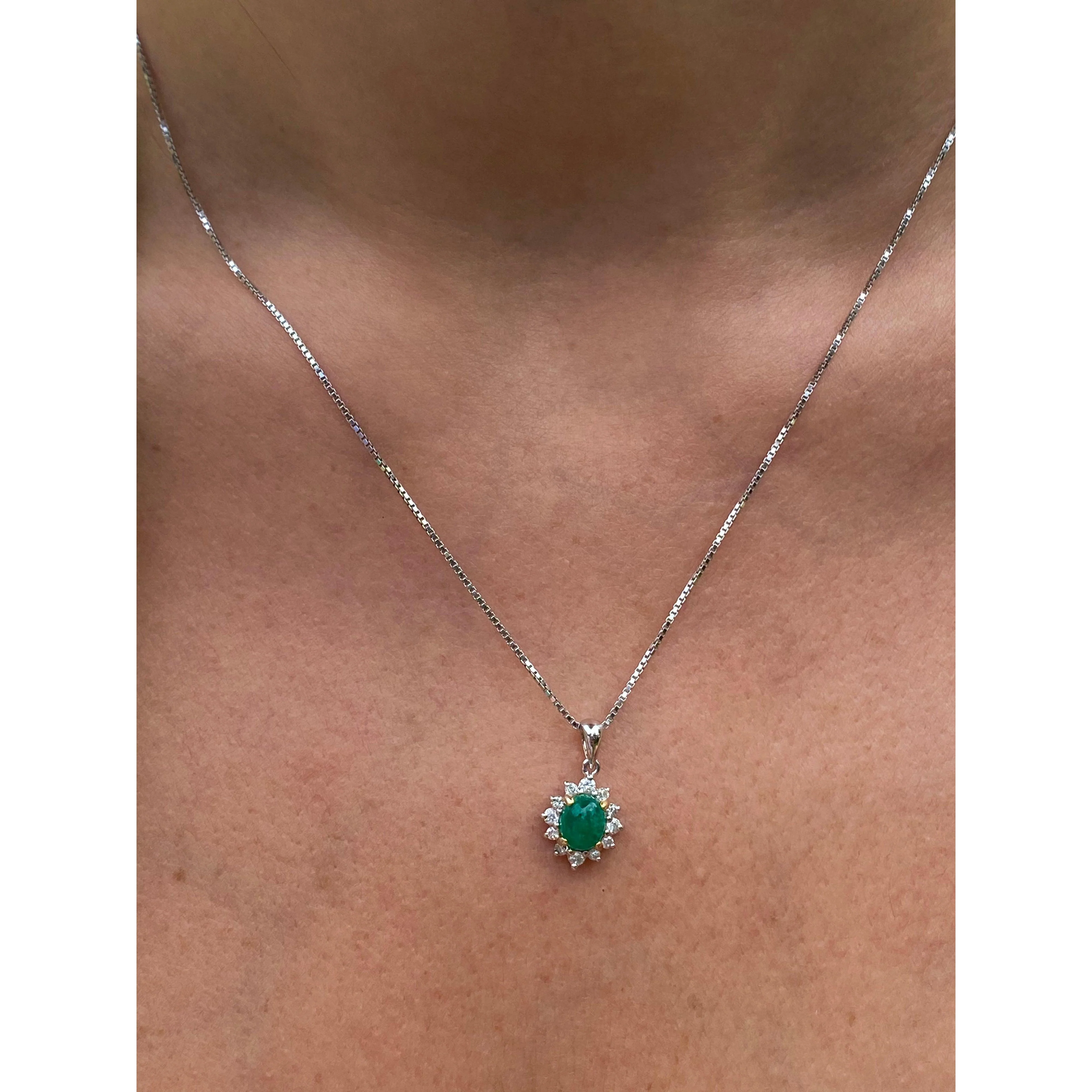 Cabochon Cut Emerald and Diamond pendant in 18k white gold floral/star design - Image 4
