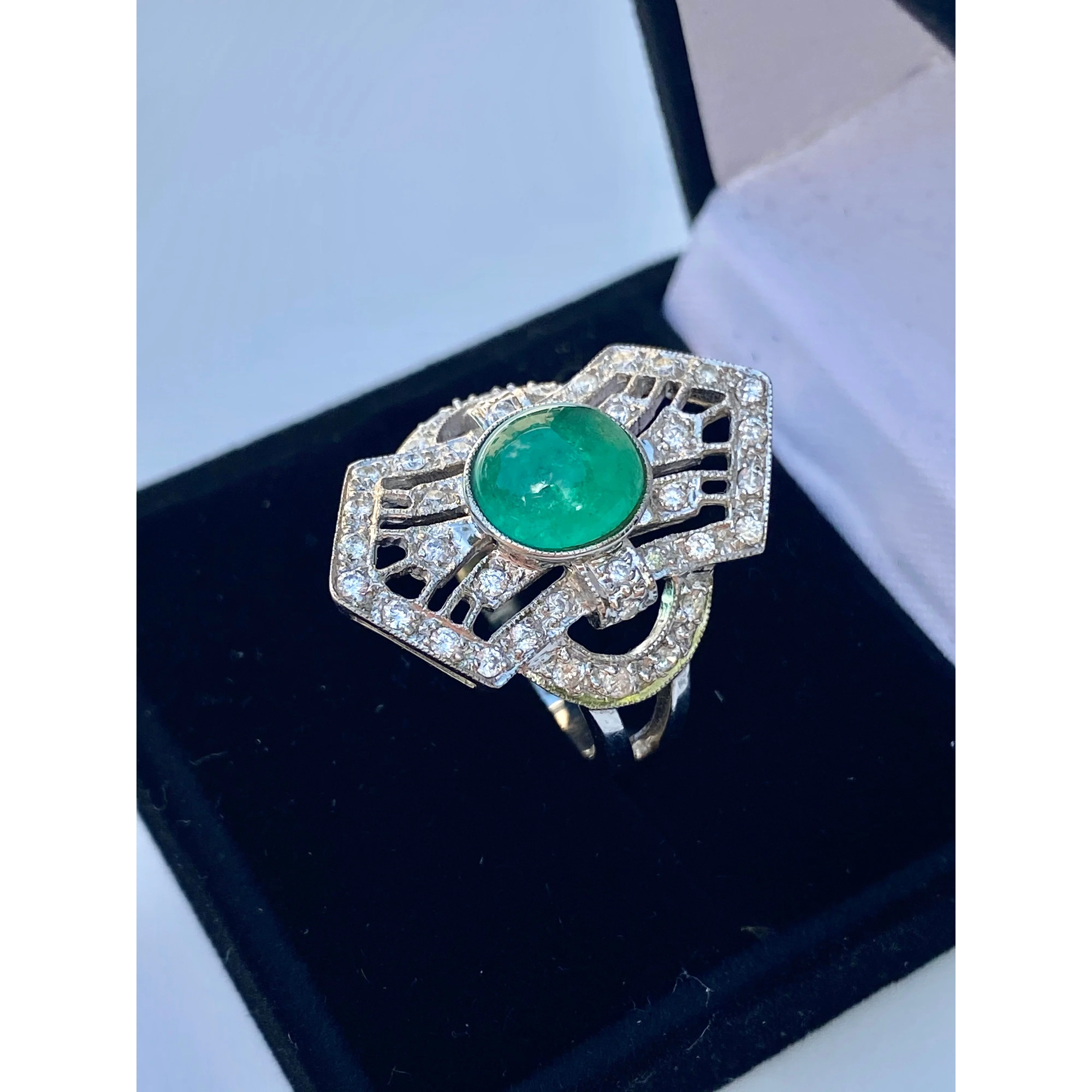 Cabochon Cut Natural Emerald Ring in Art Deco inspired Vintage White Gold Setting - Image 3