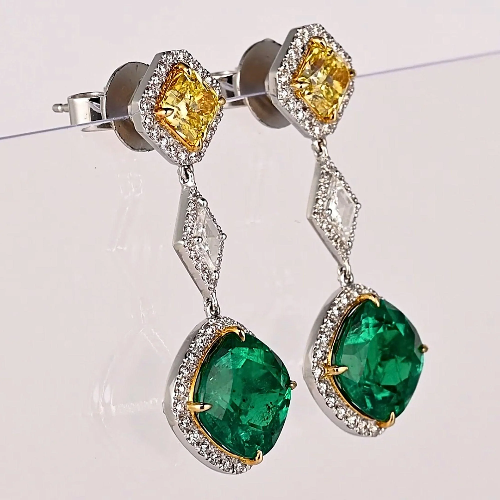 Certified 11.69 Carat Colombian Emerald & Yellow Diamond Drop Earrings - Image 2