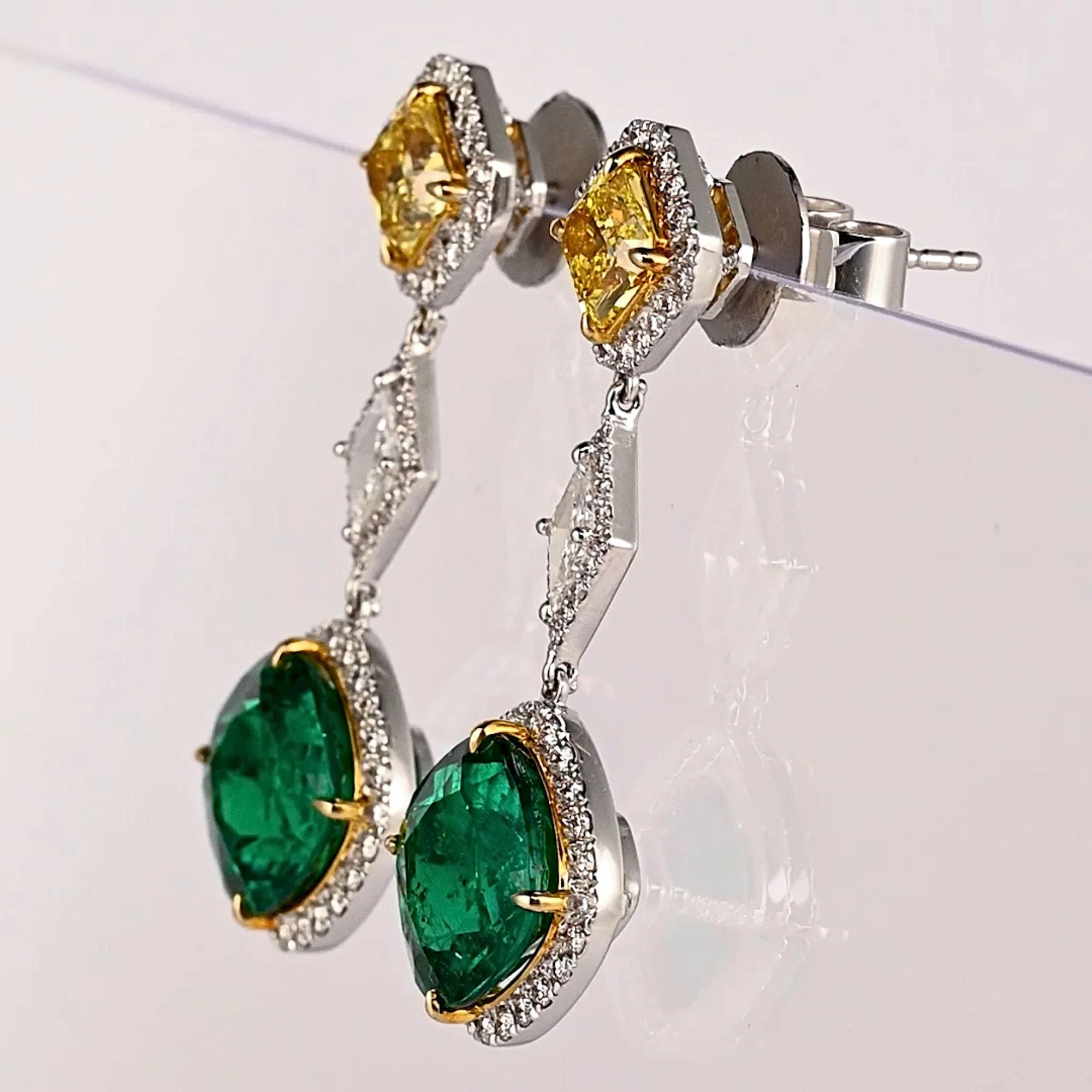 Certified 11.69 Carat Colombian Emerald & Yellow Diamond Drop Earrings - Image 5