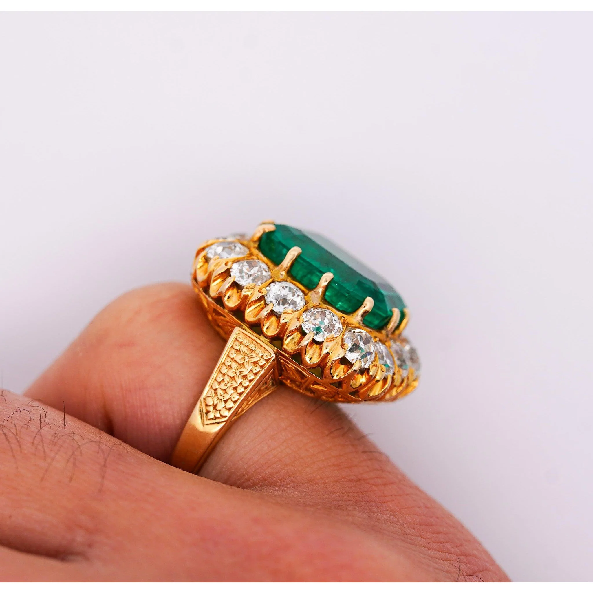 14.51 Carat Insignificant Oil Colombian Emerald & Old Euro Cut Diamond Halo Ring - Image 9
