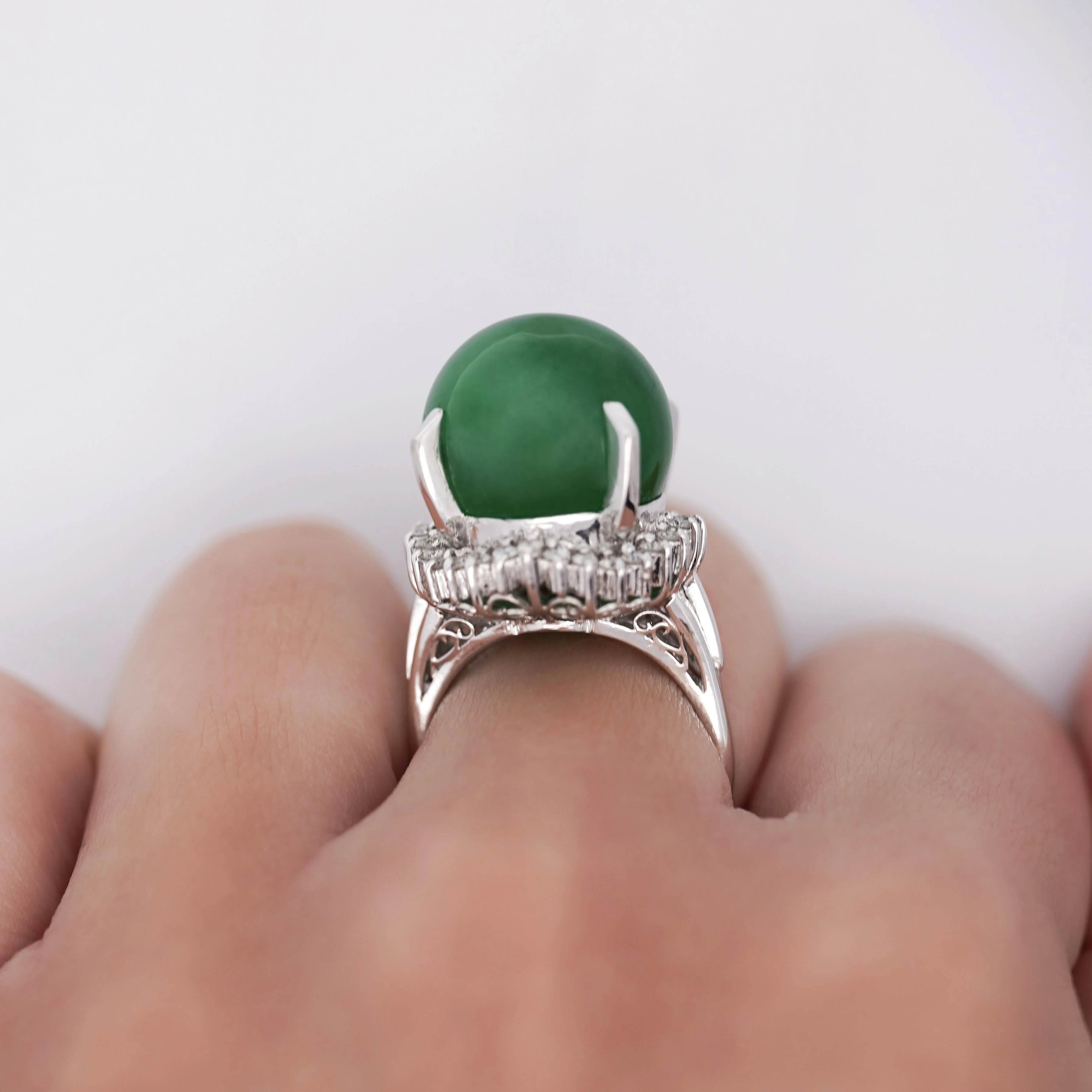 Certified 30 Carat Untreated Jadeite Jade & Diamond Platinum Ring - Image 5
