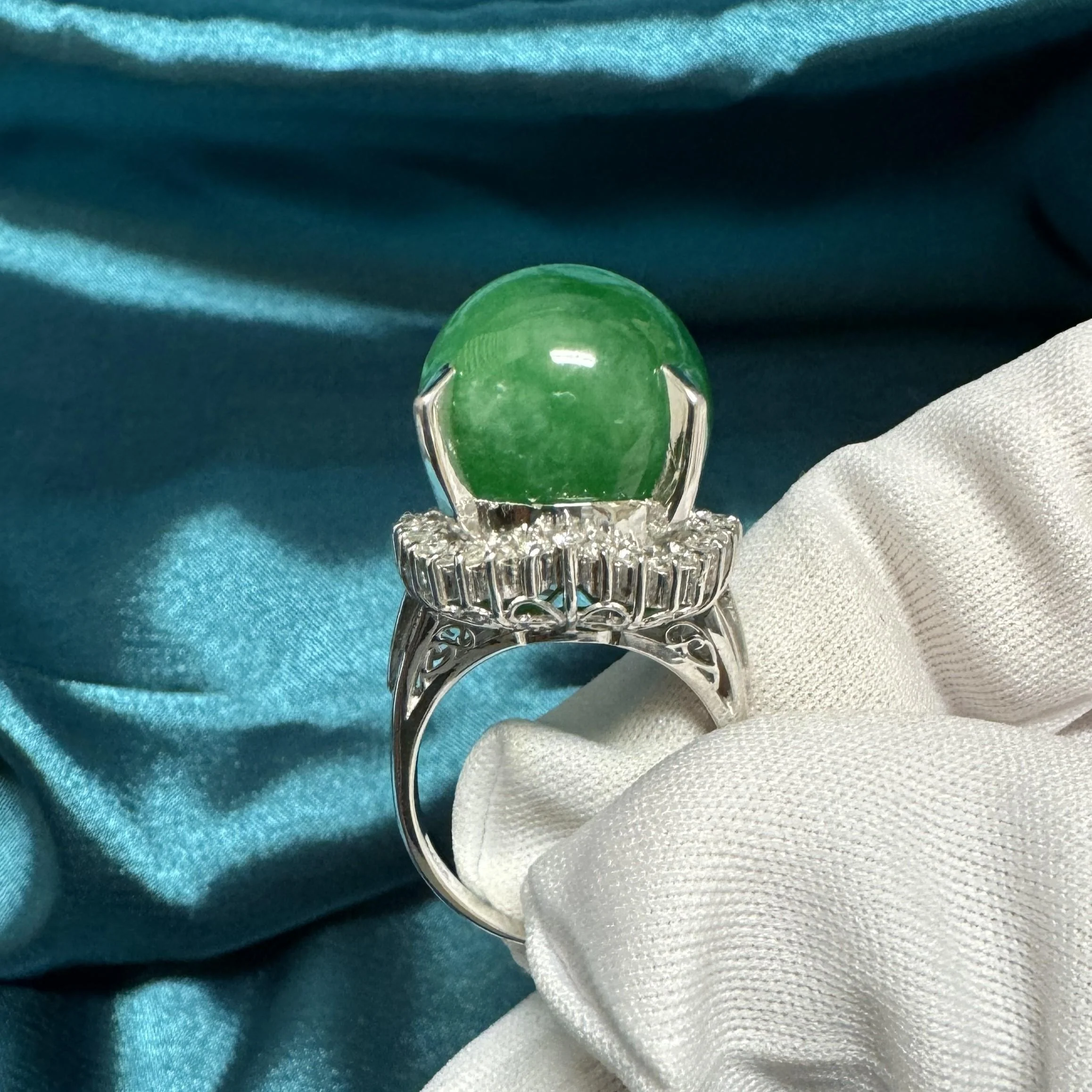 Certified 30 Carat Untreated Jadeite Jade & Diamond Platinum Ring - Image 7