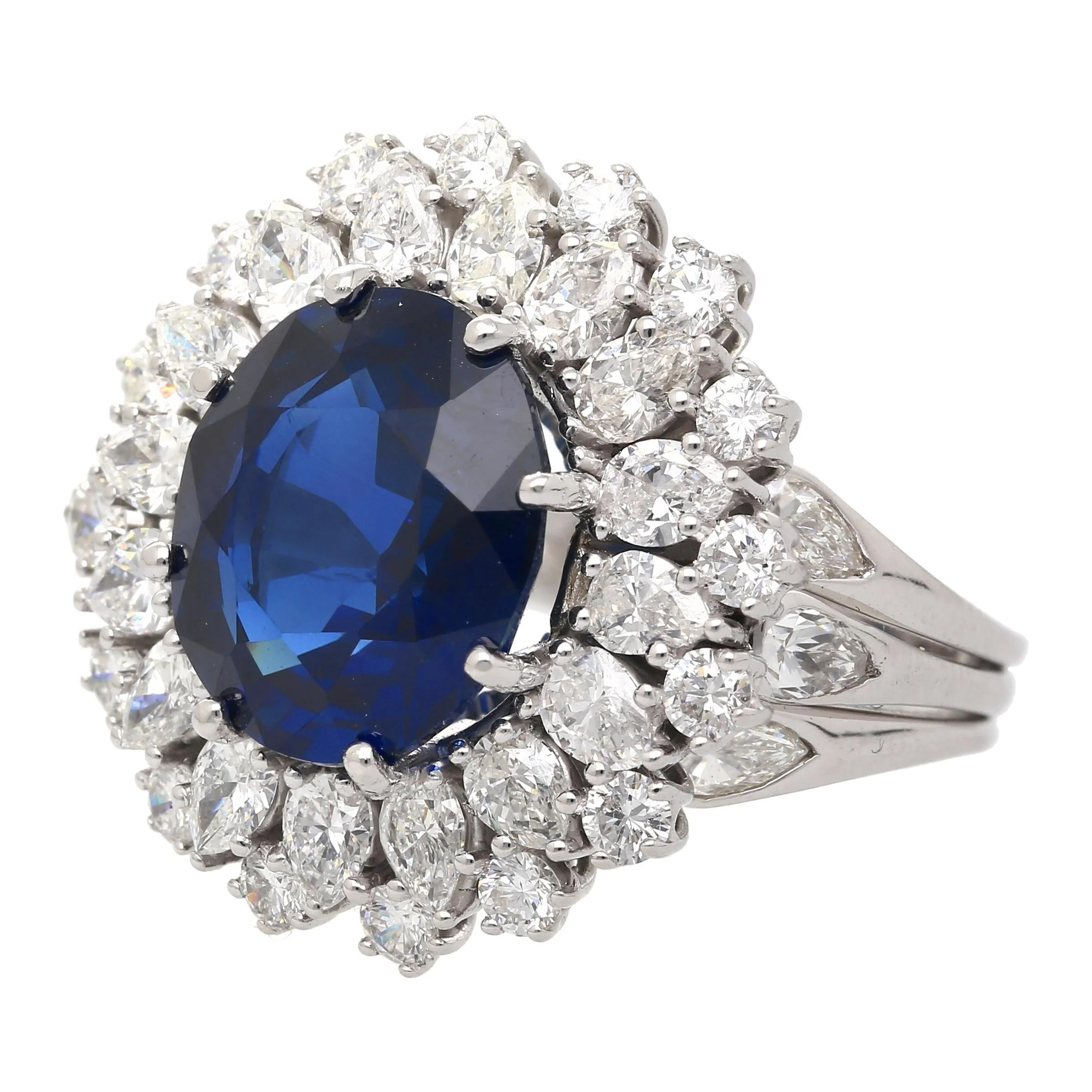 GRS Certified 7.15 Carat Vivid Blue Sapphire & Diamond 18K Ring - Image 4